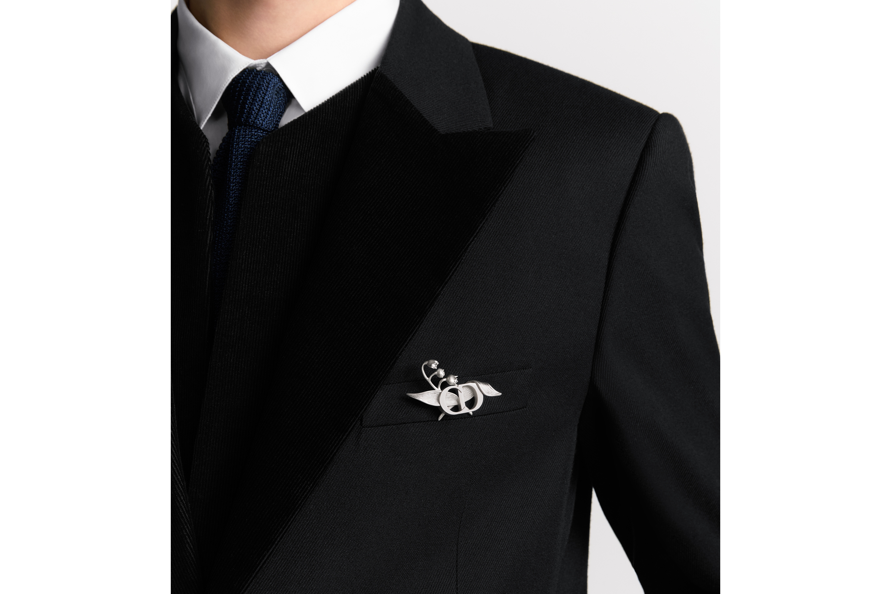 look_image_alt_prefix CD Lily of the Valley Brosche Silber mit Kristallen in Weiß E39