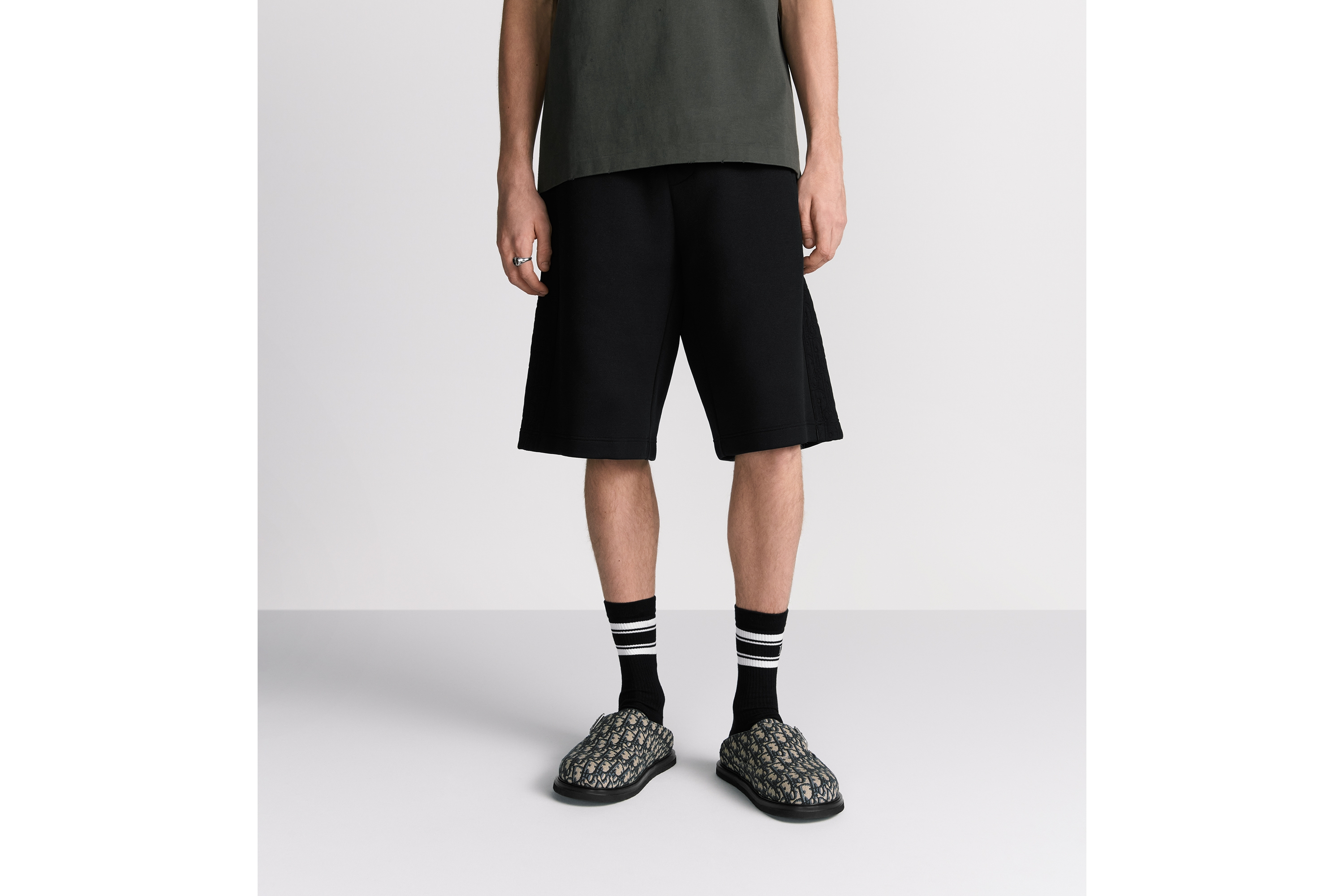 look_image_alt_prefix Dior Oblique Bermudashorts Jersey aus Baumwollmischung in Schwarz E13
