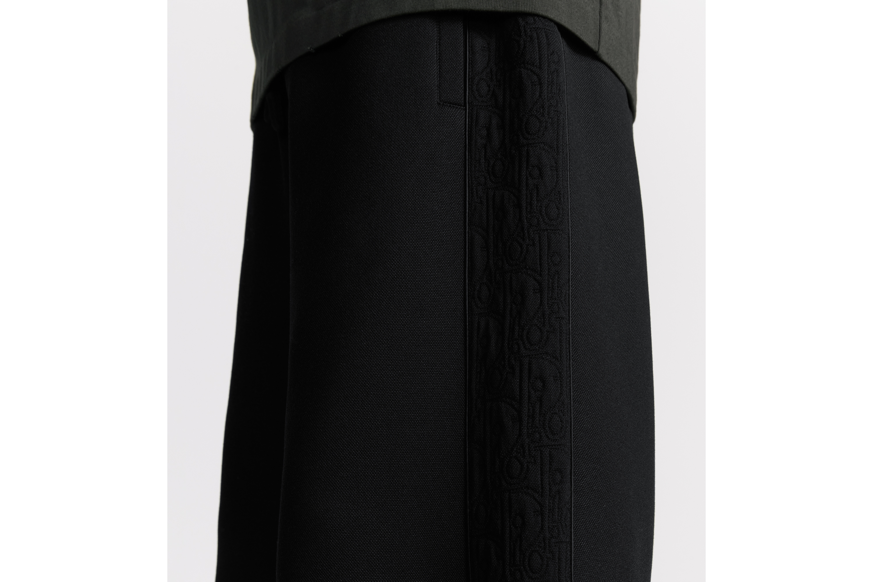 look_image_alt_prefix Dior Oblique Bermudashorts Jersey aus Baumwollmischung in Schwarz E16