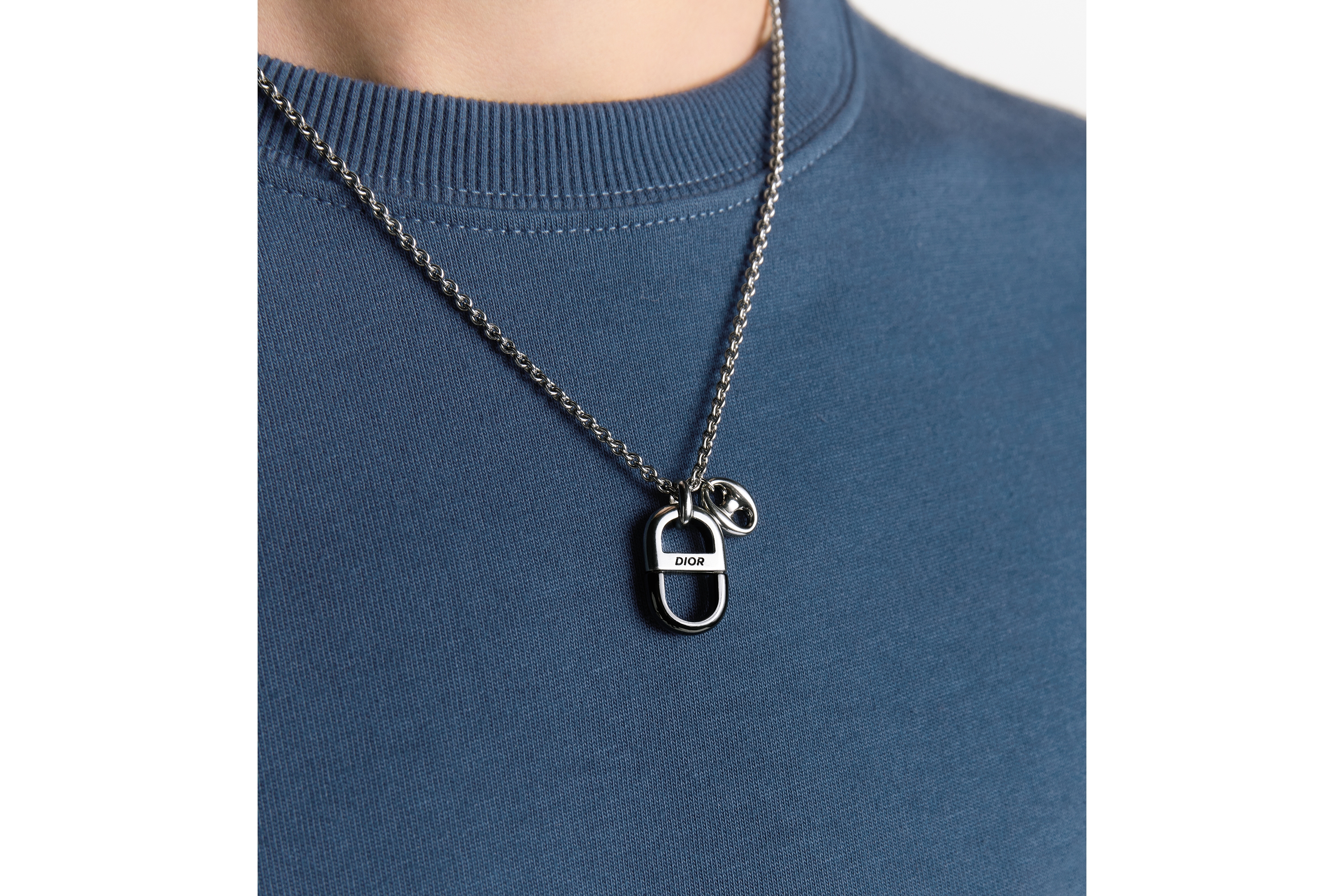 Dior 8 Pendant Necklace