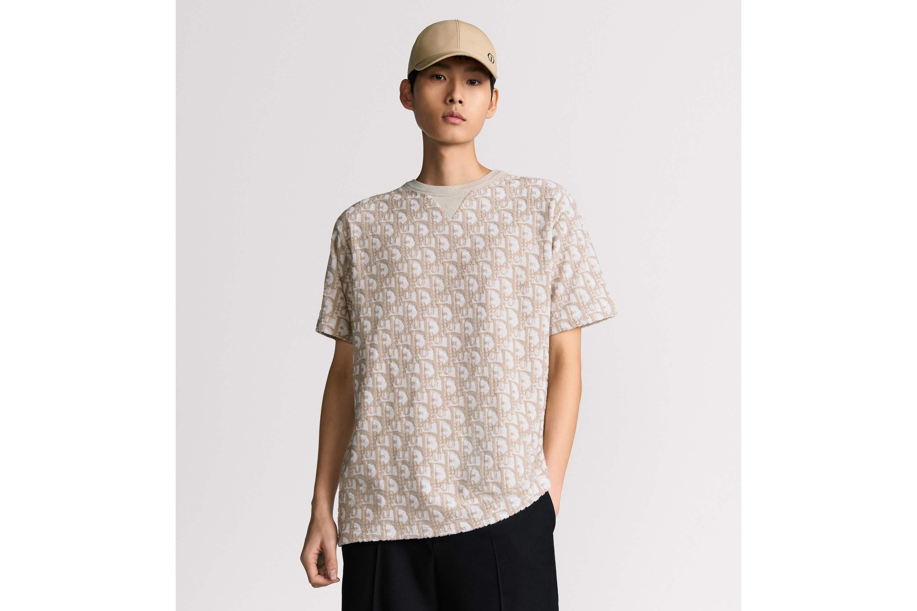 look_image_alt_prefix Dior Oblique T-Shirt, Relaxed Fit Frottee aus Baumwolljersey in Beige E07
