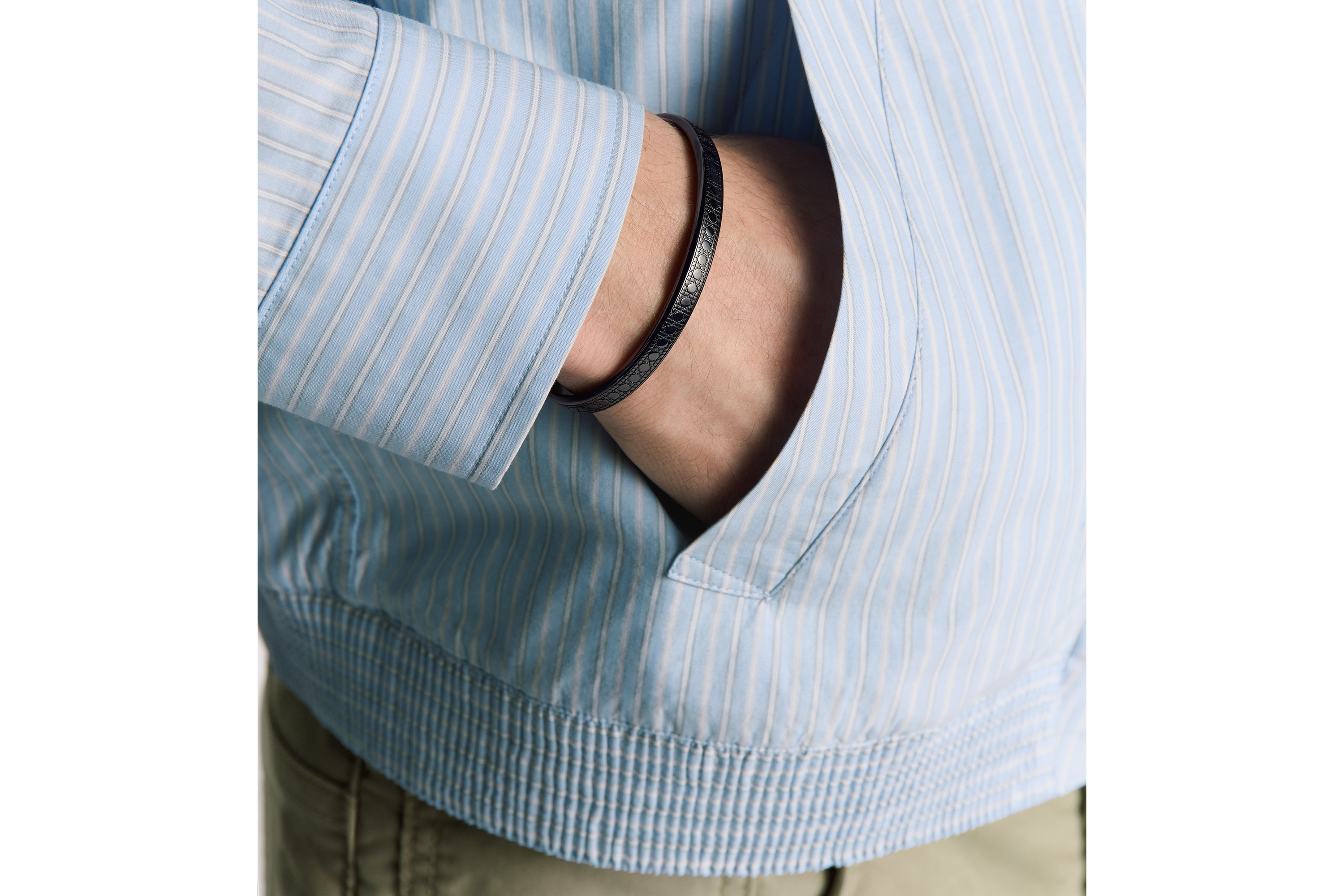 Look Cannage Bangle Set Silver- and Ruthenium-Finish Brass E40