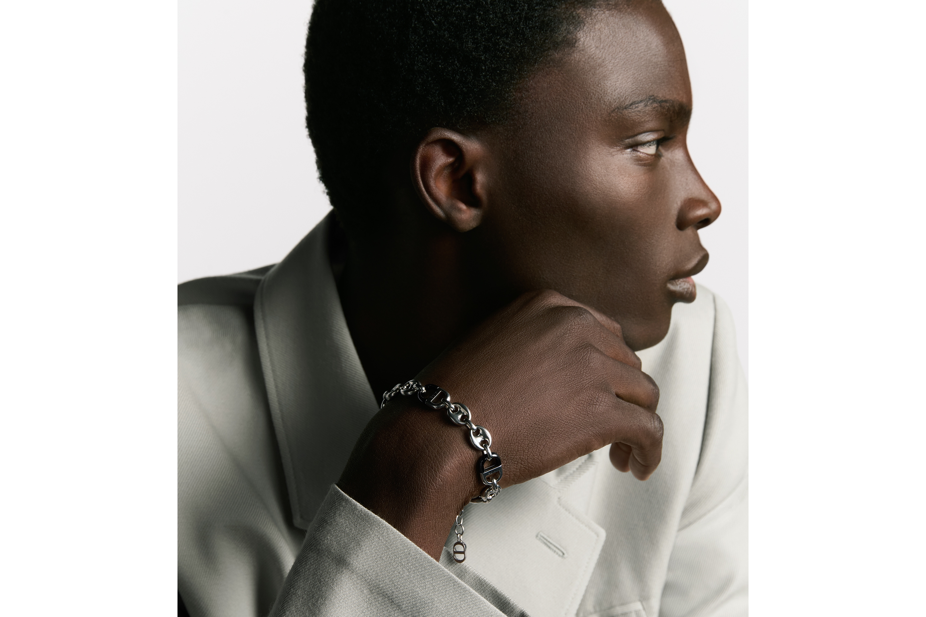 Look Dior 8 Chain Link Bracelet Silver- and Ruthenium-Finish Brass E39