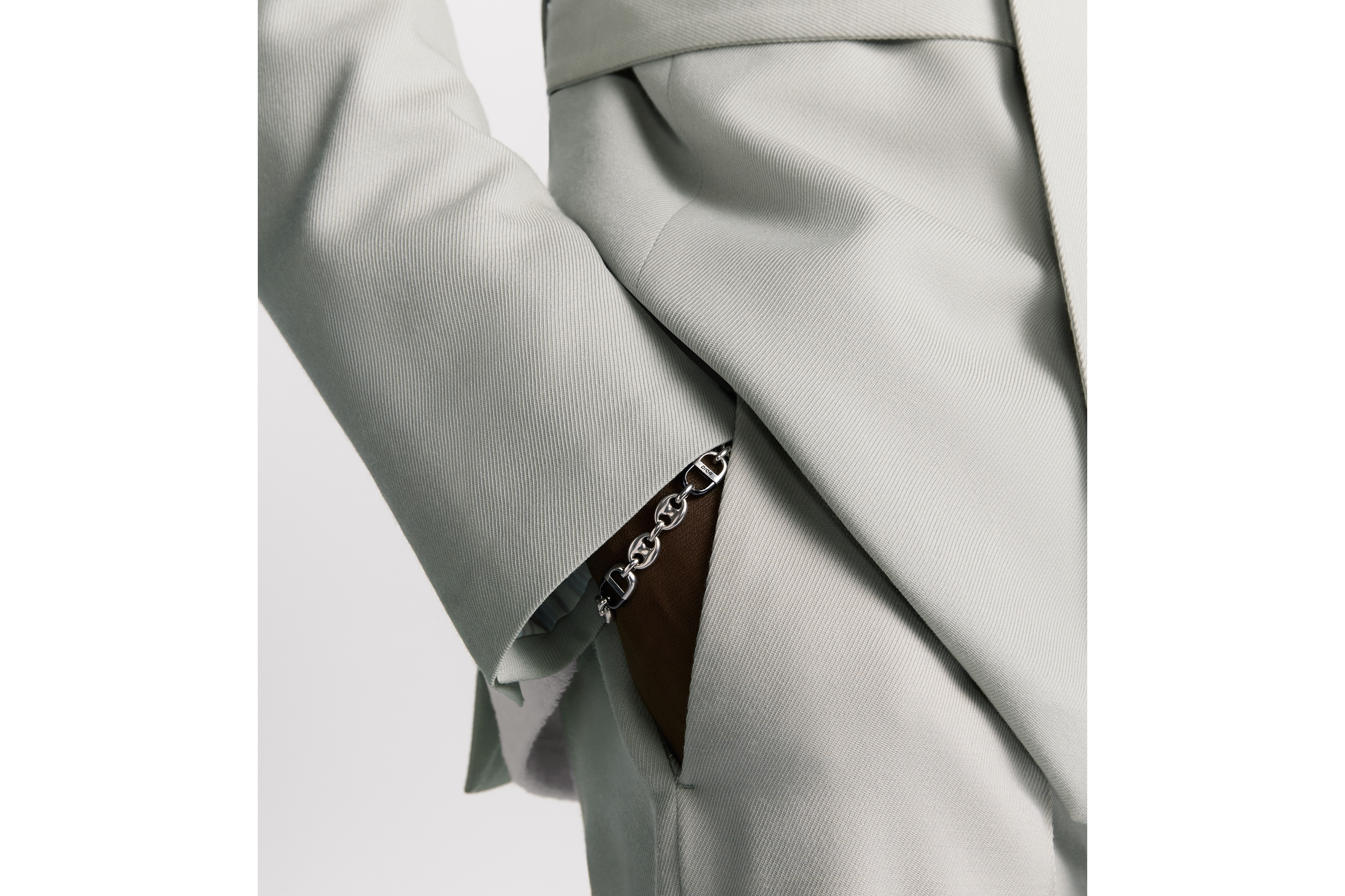 Look Dior 8 Chain Link Bracelet Silver- and Ruthenium-Finish Brass E40