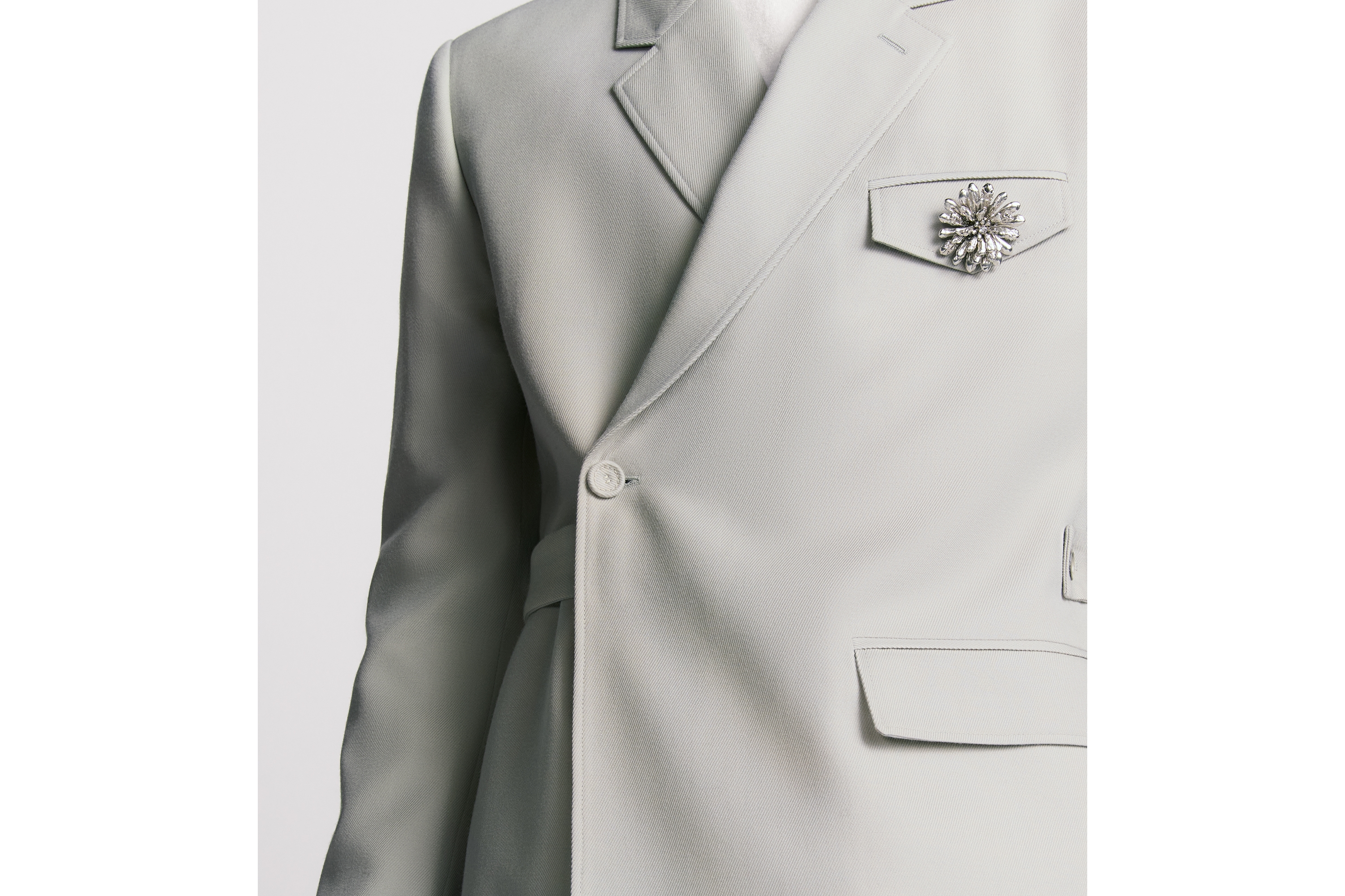 Look Cannage Brooch Silver-Finish Brass and White Crystal E41