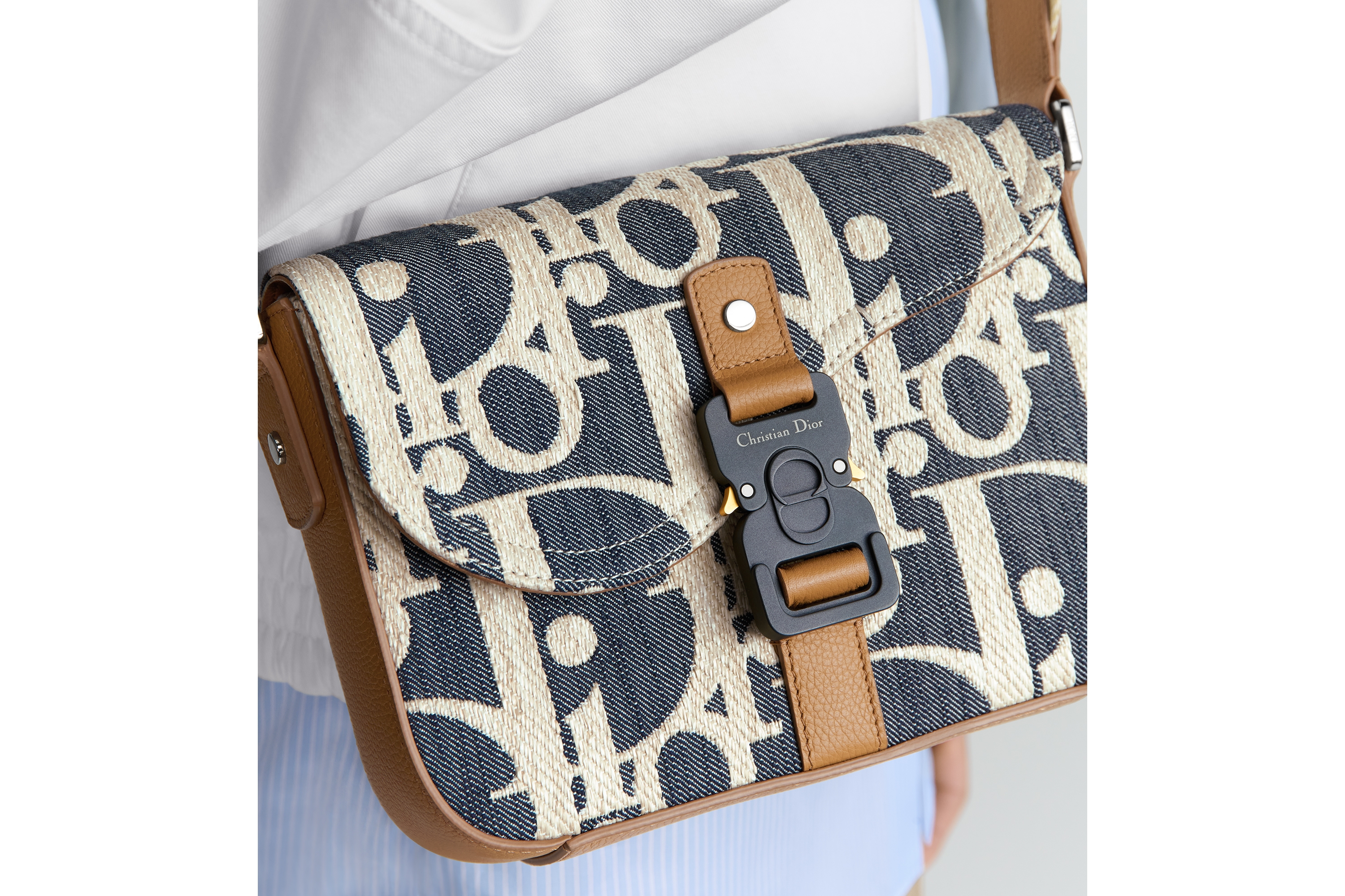 Look Saddle Messenger Bag Blue and Beige Raffia-Effect Dior Oblique Denim with Brown Grained Calfskin E20