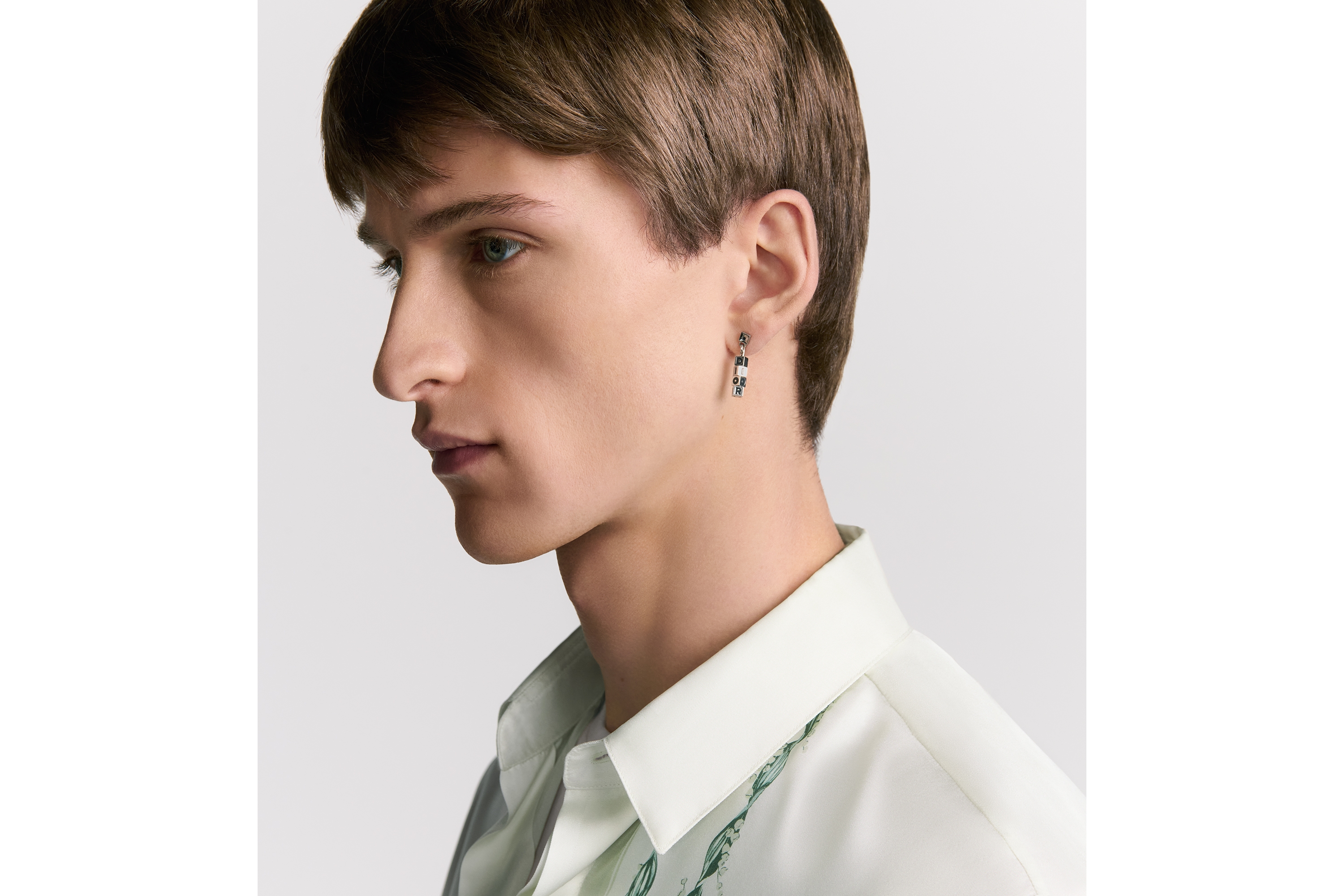 Dior Cube ピアス 真鍮・クリスタル・ラッカー E39