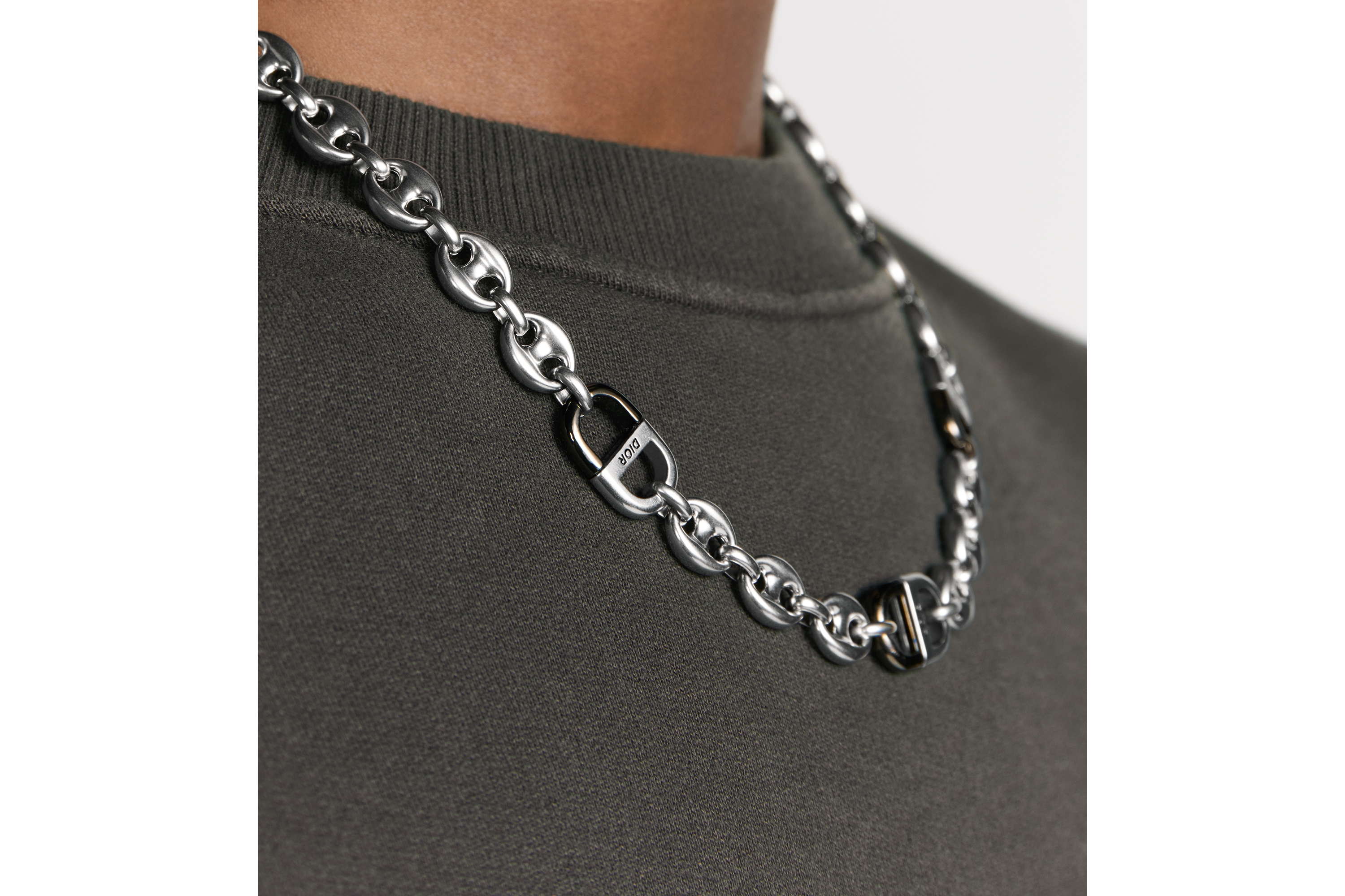 Look Dior 8 Necklace Silver- and Ruthenium-Finish Brass E40