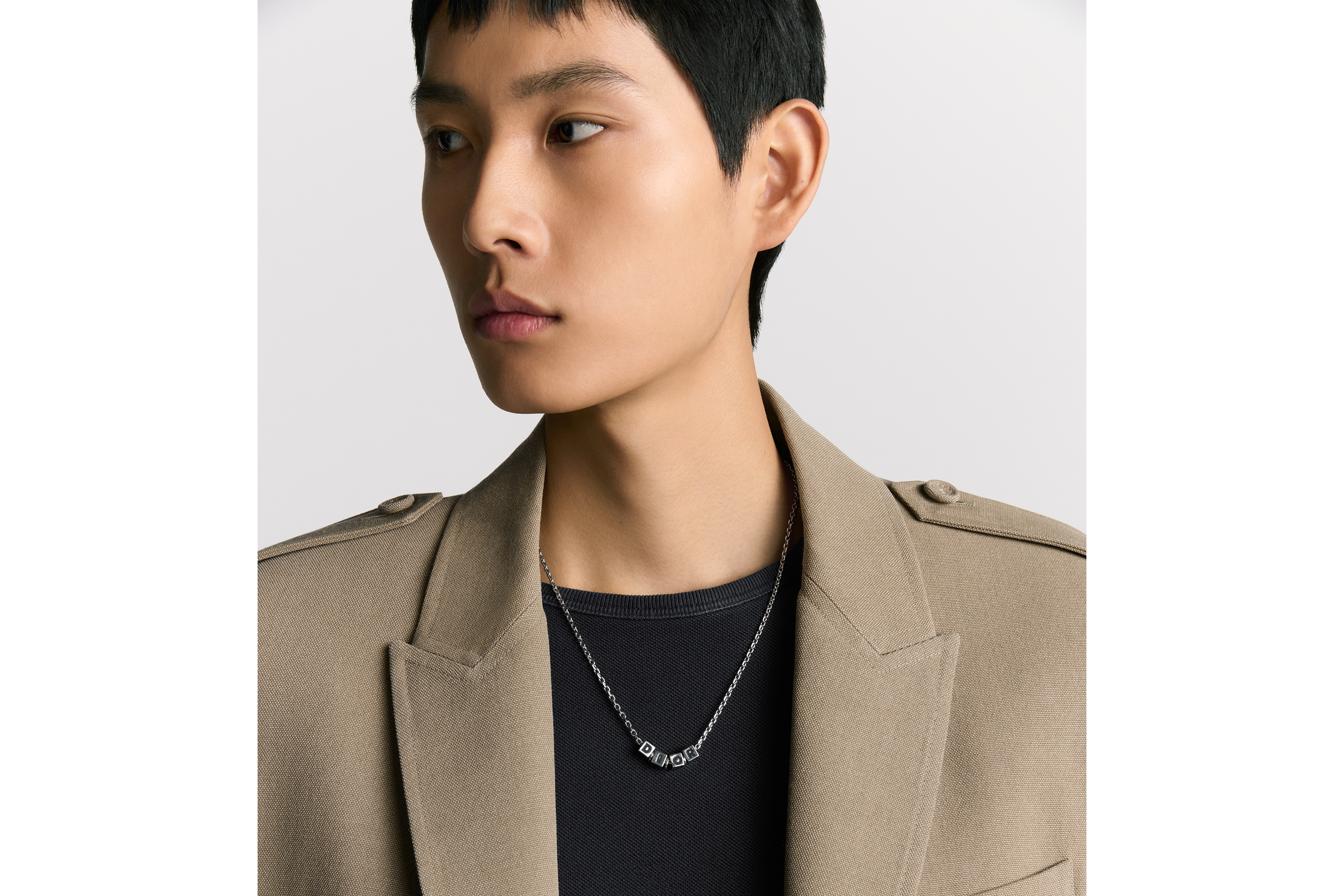 Dior Cube ペンダントネックレス 真鍮 & ラッカー E39