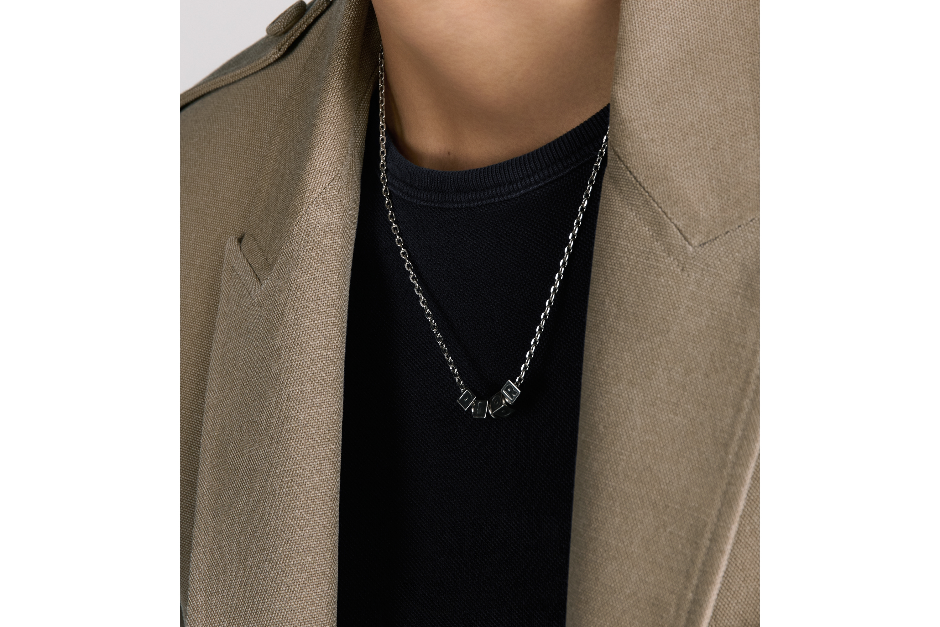 look_image_alt_prefix Dior Cube ペンダントネックレス 真鍮 & ラッカー E40