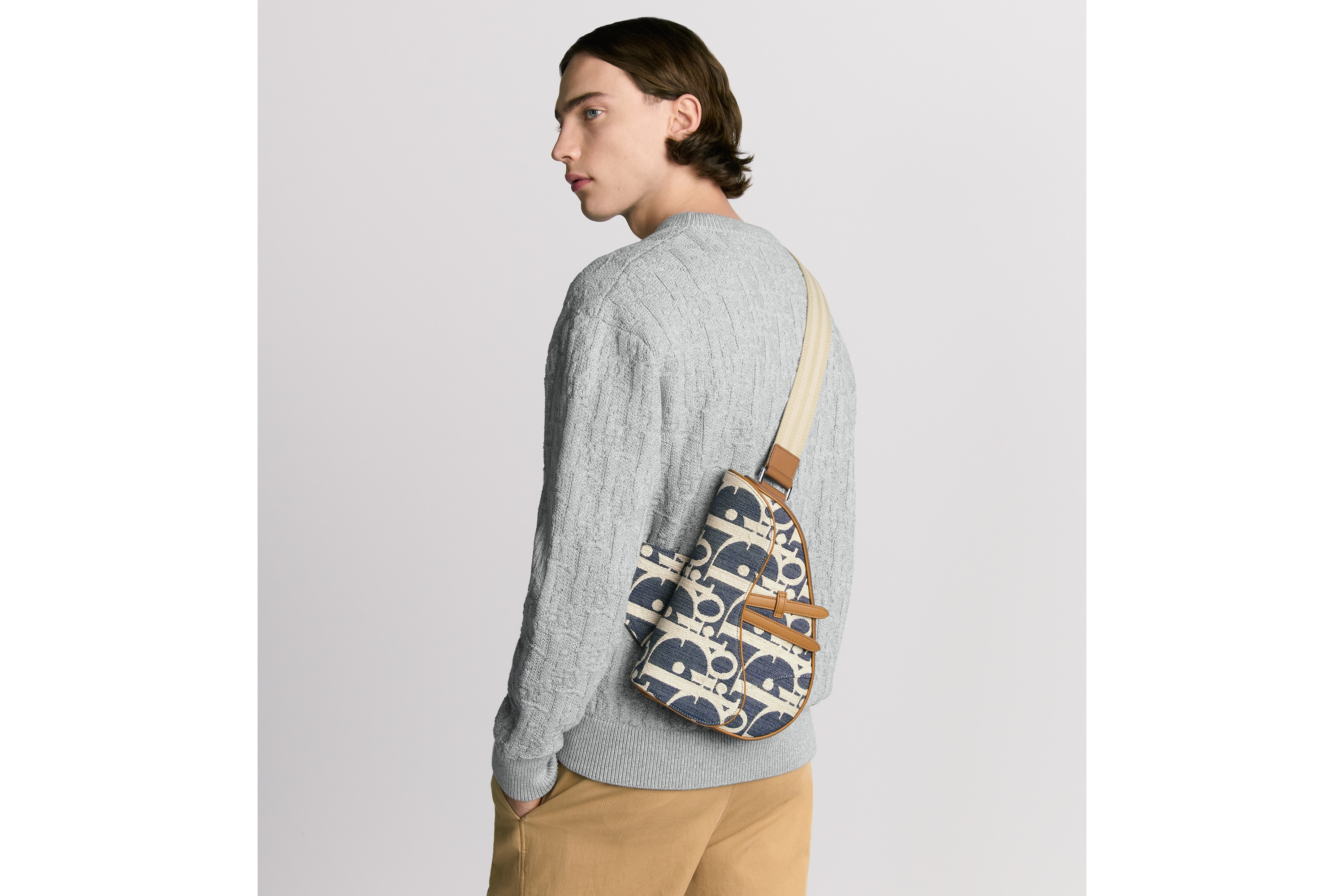 Borsa Saddle Denim Dior Oblique con effetto rafia blu e beige e pelle di vitello granulata marrone E19