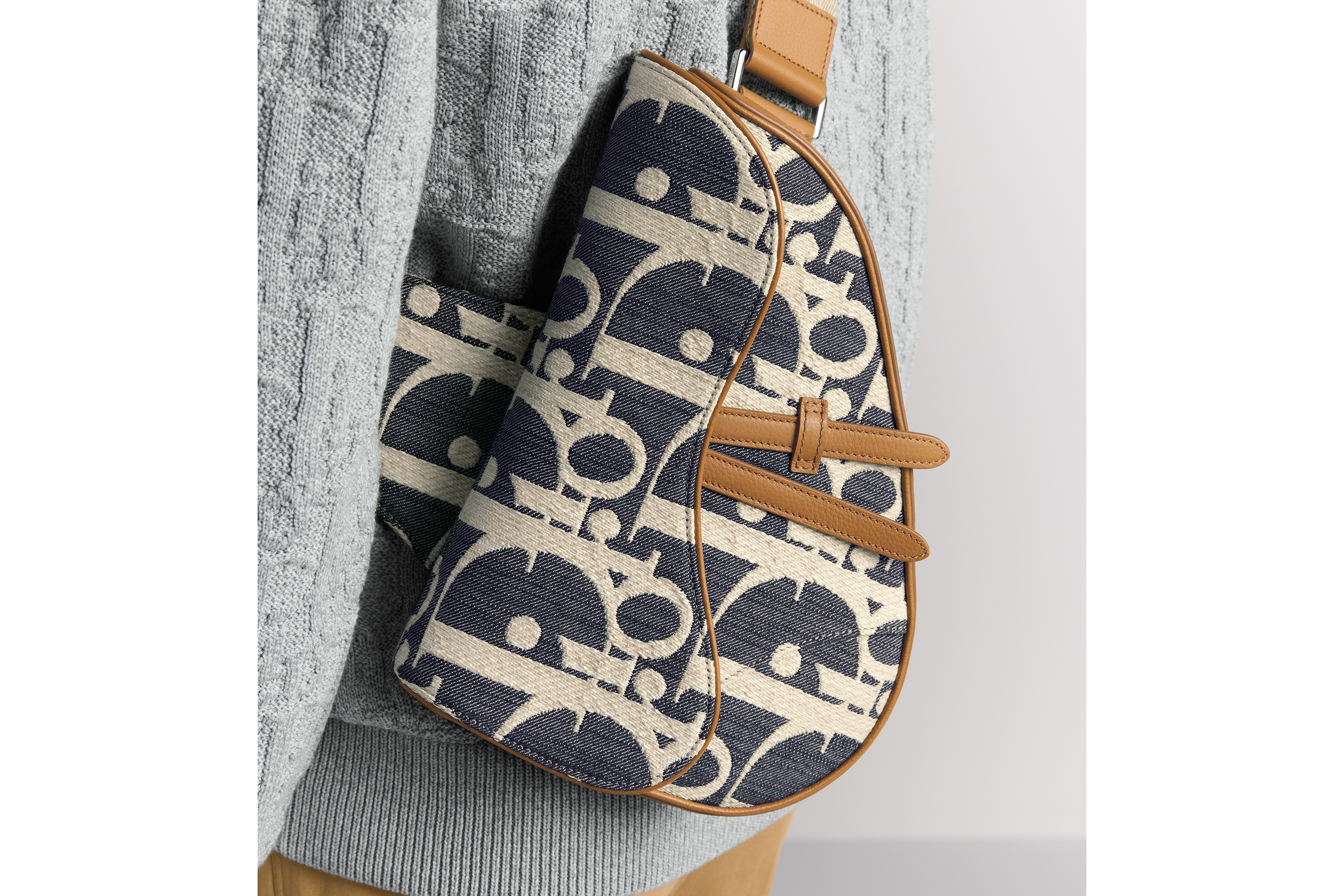 Look Saddle Bag Blue and Beige Raffia-Effect Dior Oblique Denim with Brown Grained Calfskin E20