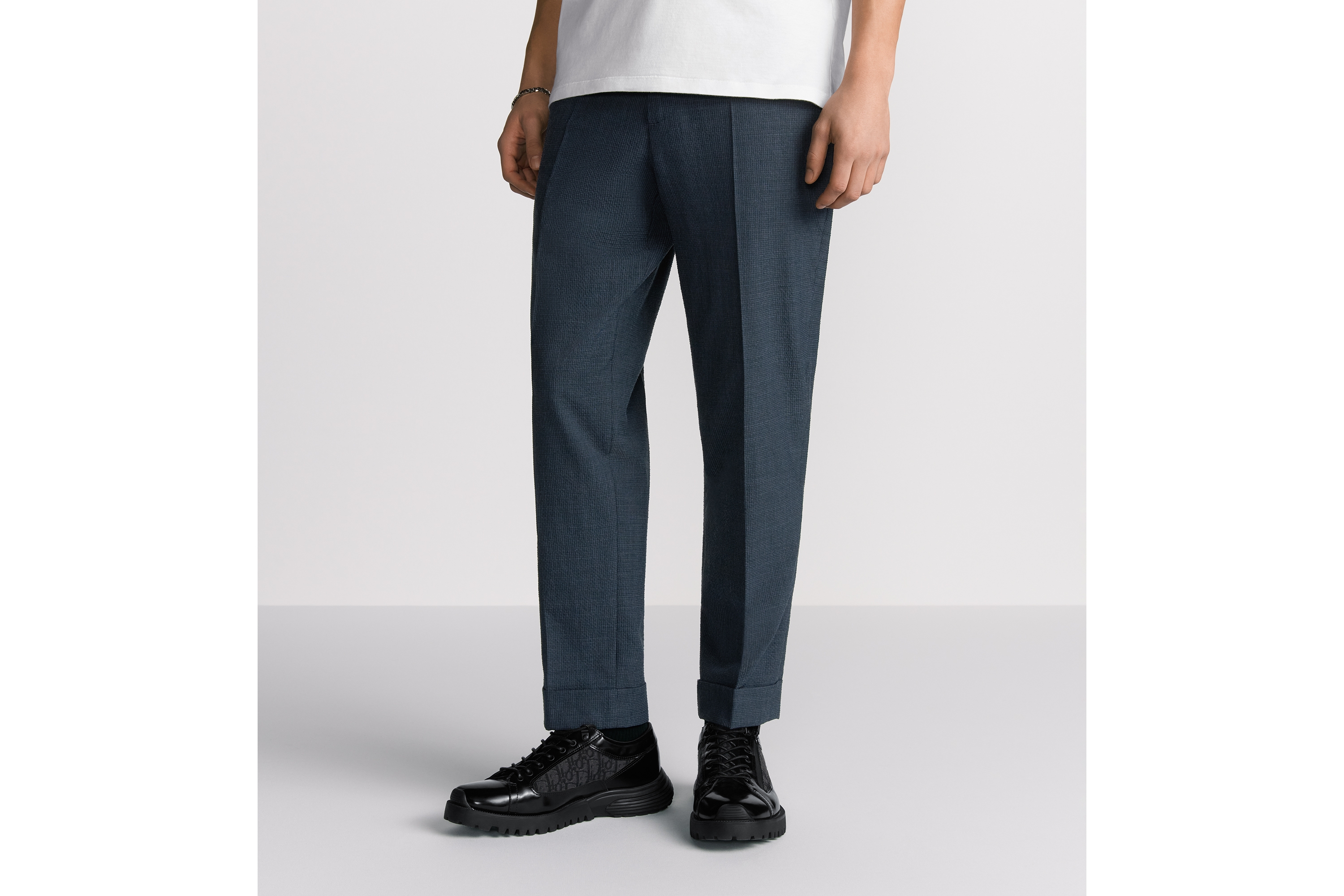 Look Tailored and Cuffed Chinos Blue Checkered Virgin Wool-Blend Seersucker E13