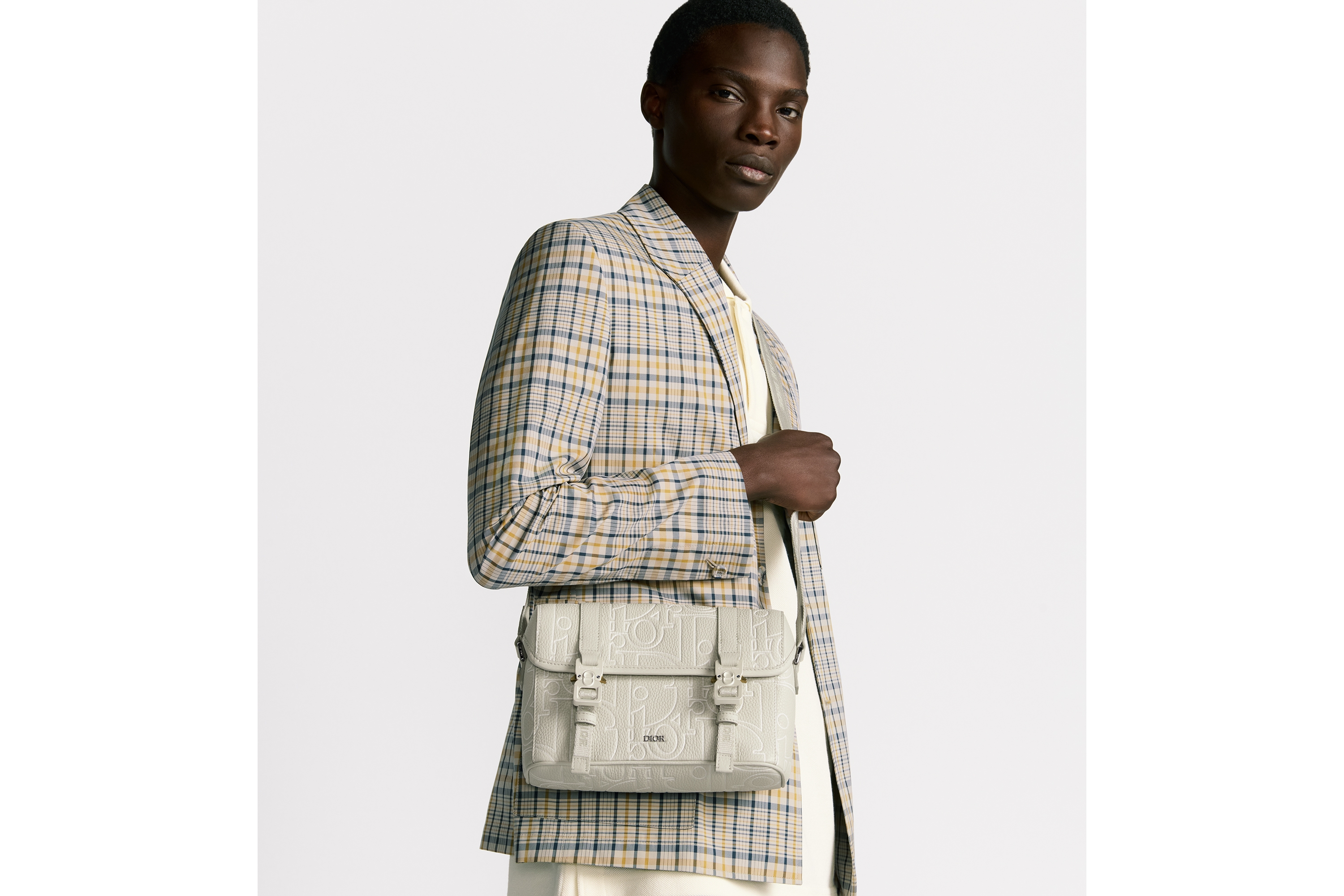 Look Dior Hit the Road Messenger Bag with Flap Beige Dior Gravity Outline Leather and Beige Grained Calfskin E19