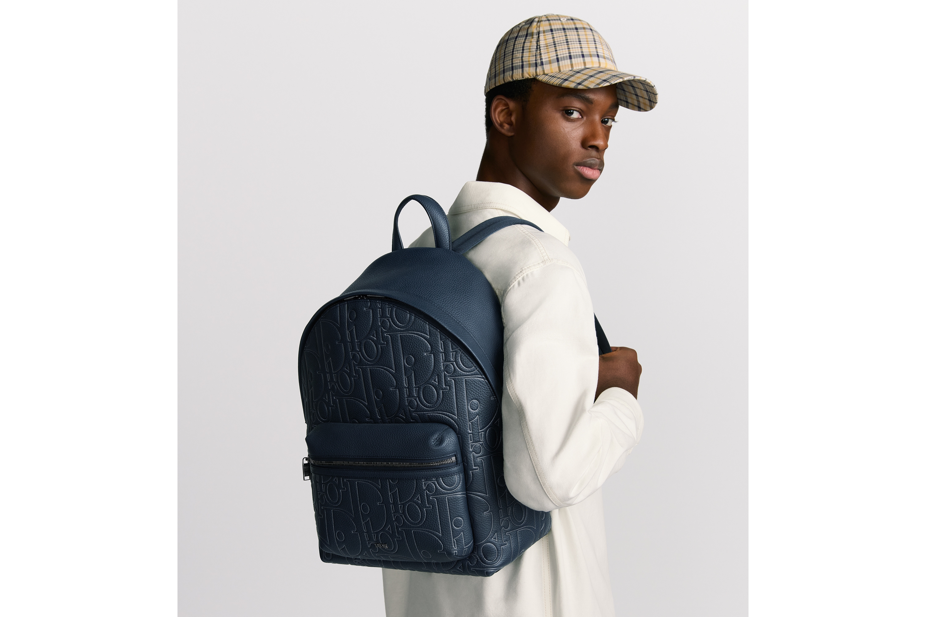 look_image_alt_prefix Mochila Rider 2.0 com zíper Couro Dior Gravity Outline azul-marinho e couro de vitelo granulado azul-marinho E19