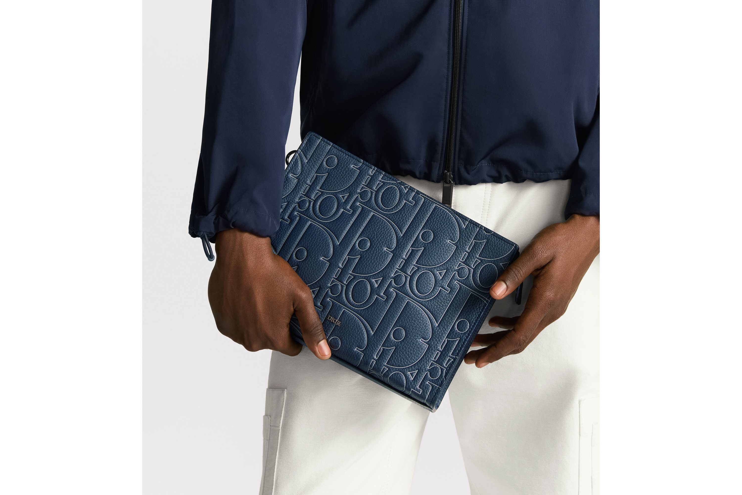 look_image_alt_prefix Clutch pochette triangular A5 Couro Dior Gravity Outline azul-marinho E19