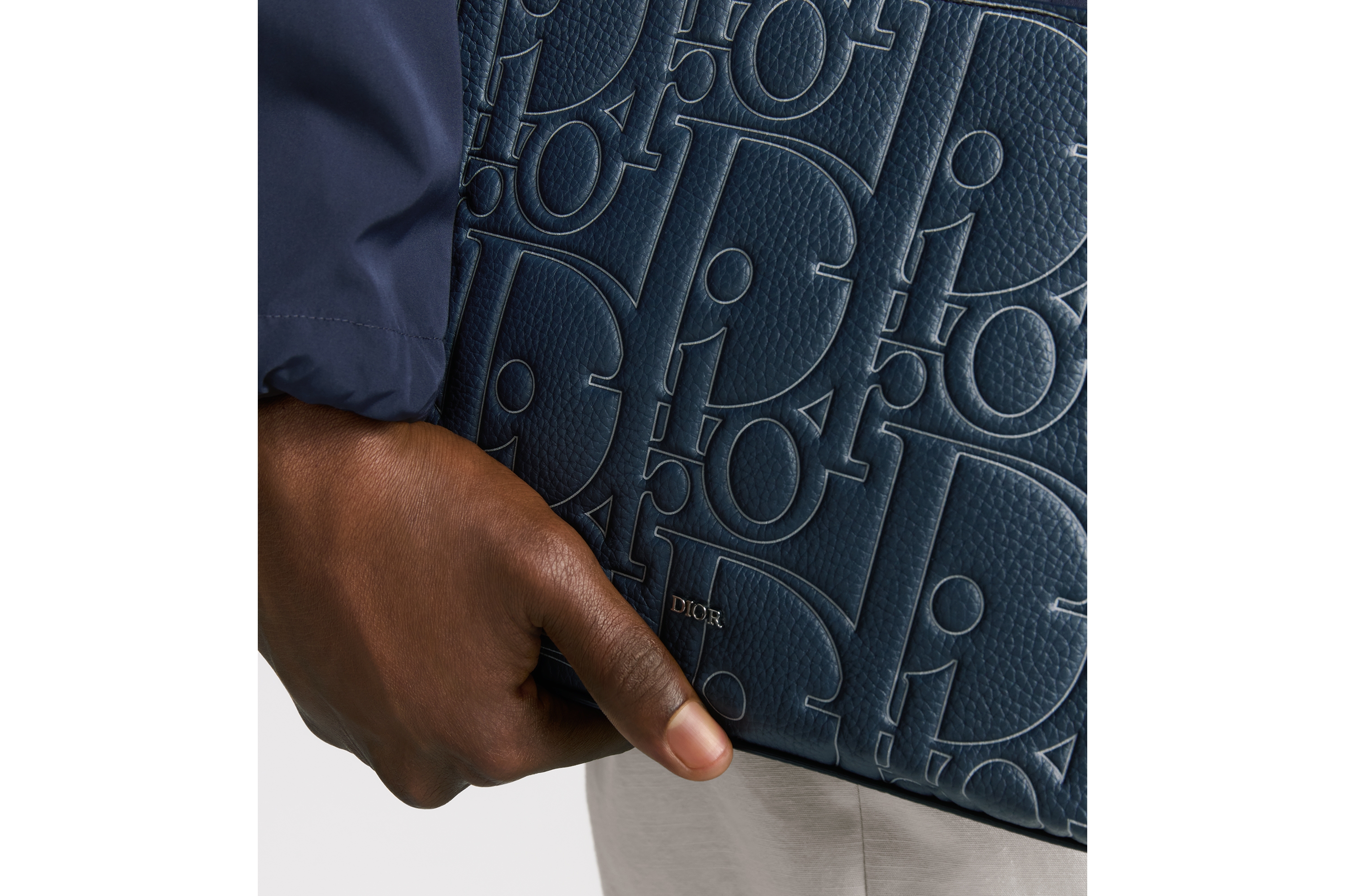 look_image_alt_prefix Clutch pochette triangular A5 Couro Dior Gravity Outline azul-marinho E20