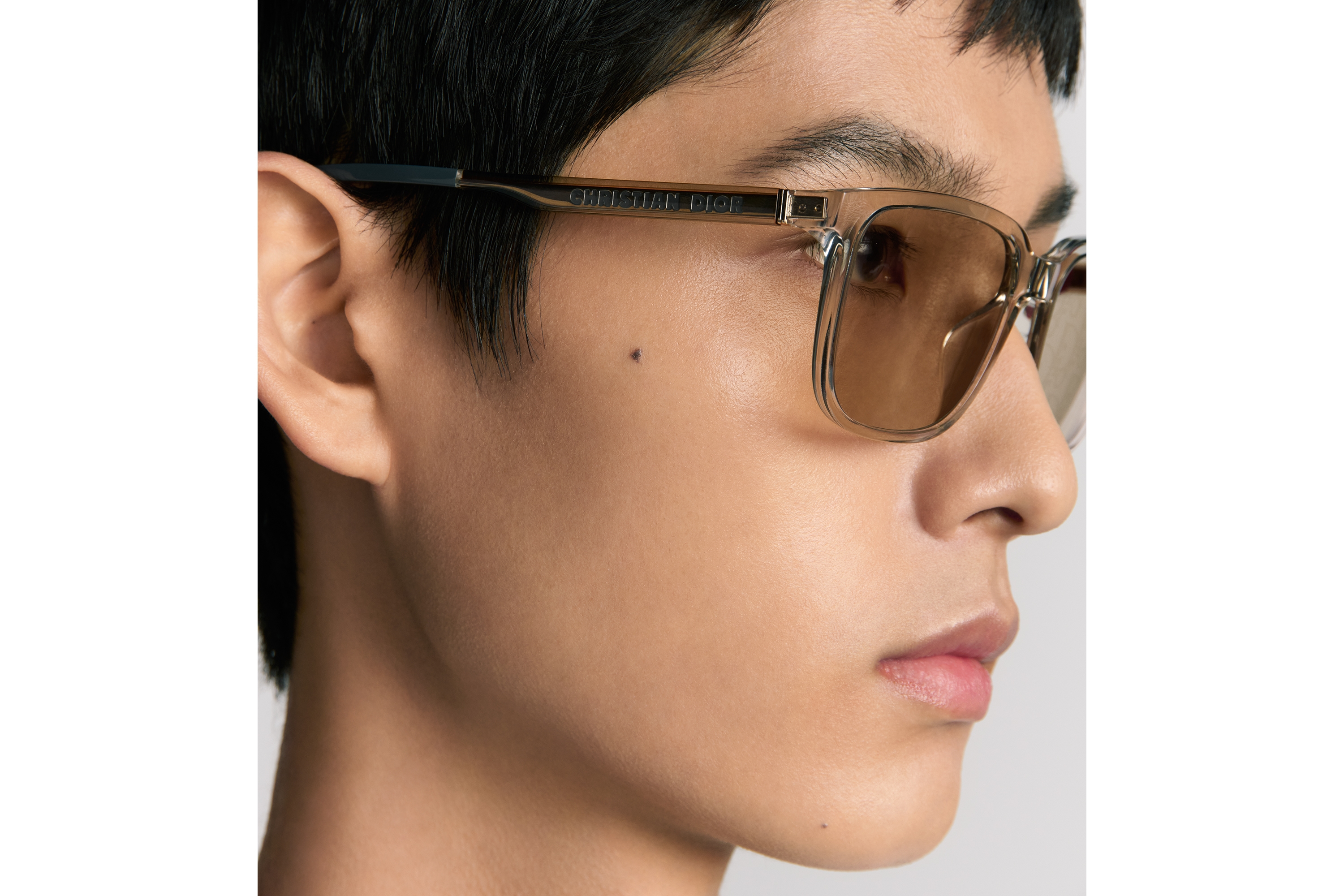 DiorTag SU แว่นตากันแดดทรงสี่เหลี่ยมผืนผ้าสีเบจใส E30