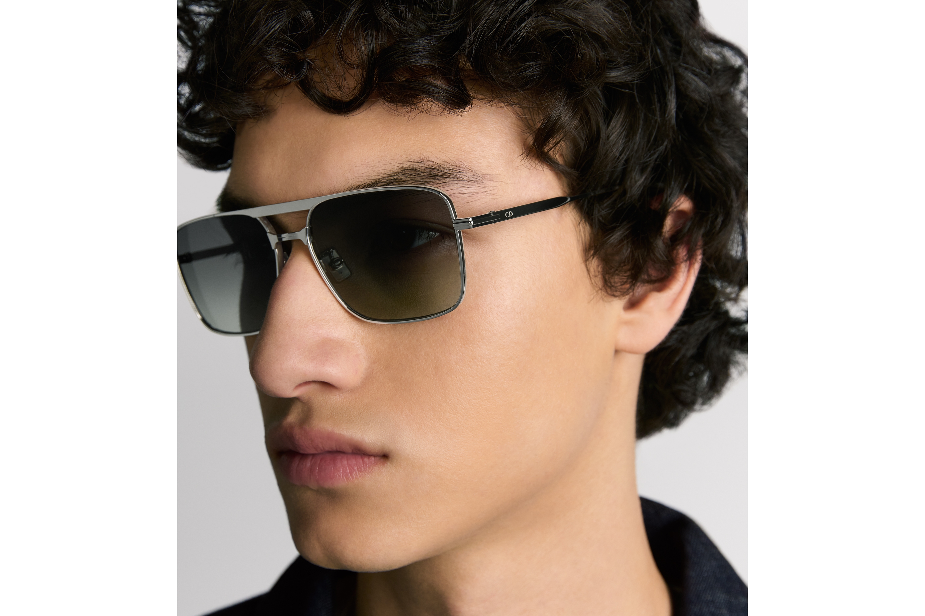 look_image_alt_prefix DiorBlackSuit S17U Navigatorzonnebril, groen met kleurverloop E30