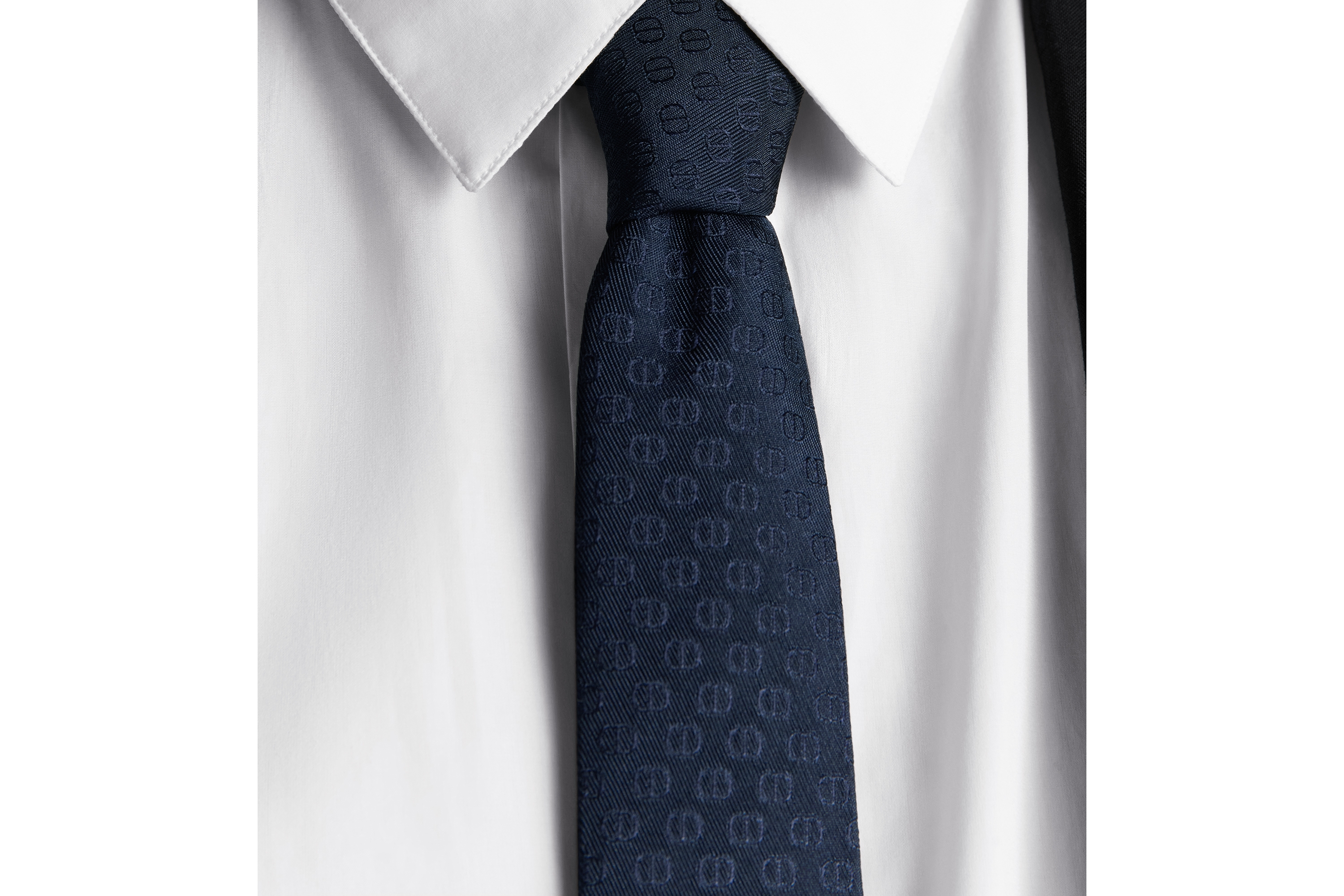 look_image_alt_prefix CD Icon 領帶 海軍藍絲綢 E36