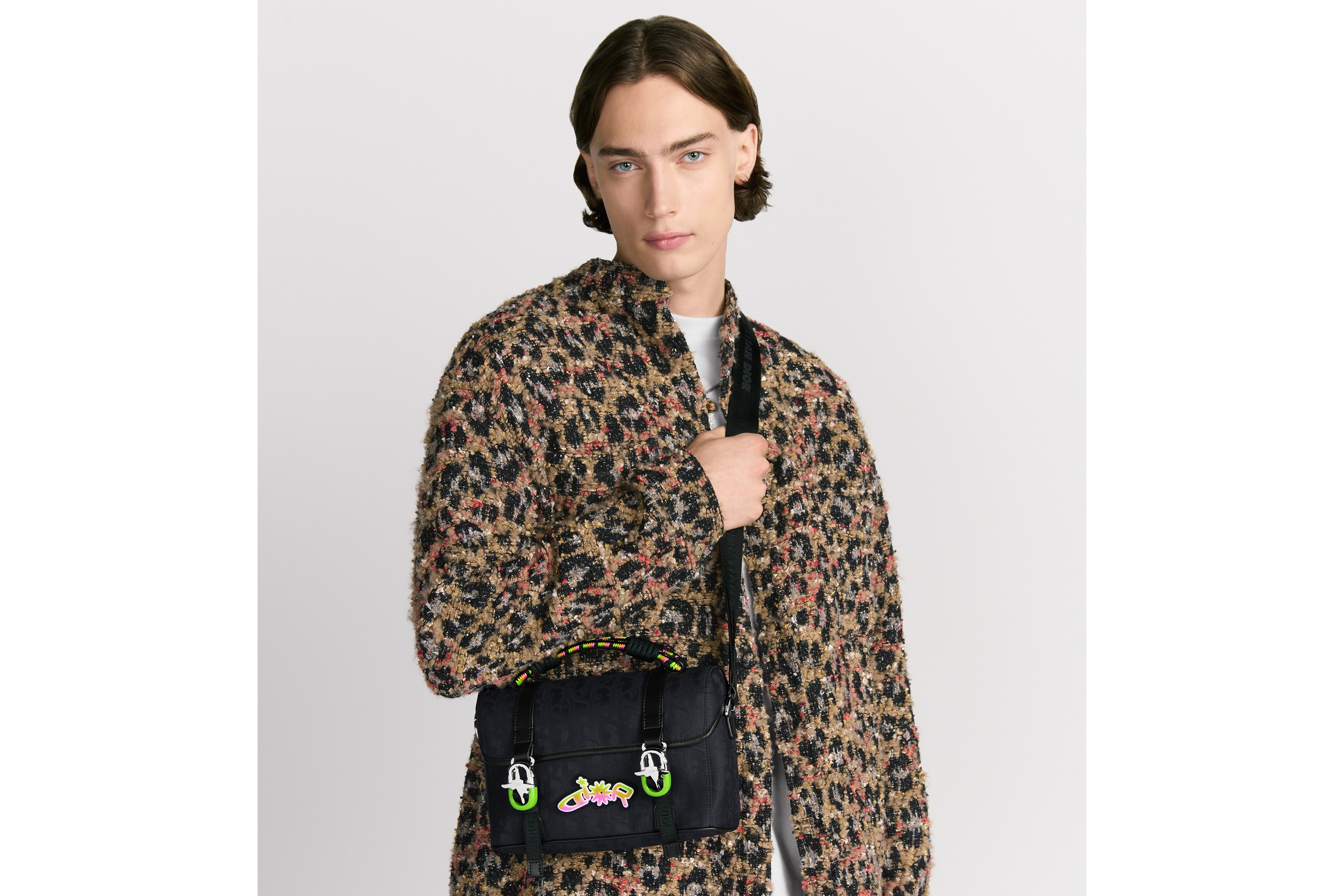 look_image_alt_prefix DIOR AND LEWIS HAMILTON Dior Hit The Road-schoudertas met flap Zwart nylon met Dior Oblique-motief en zwarte technische stof met leereffect E19