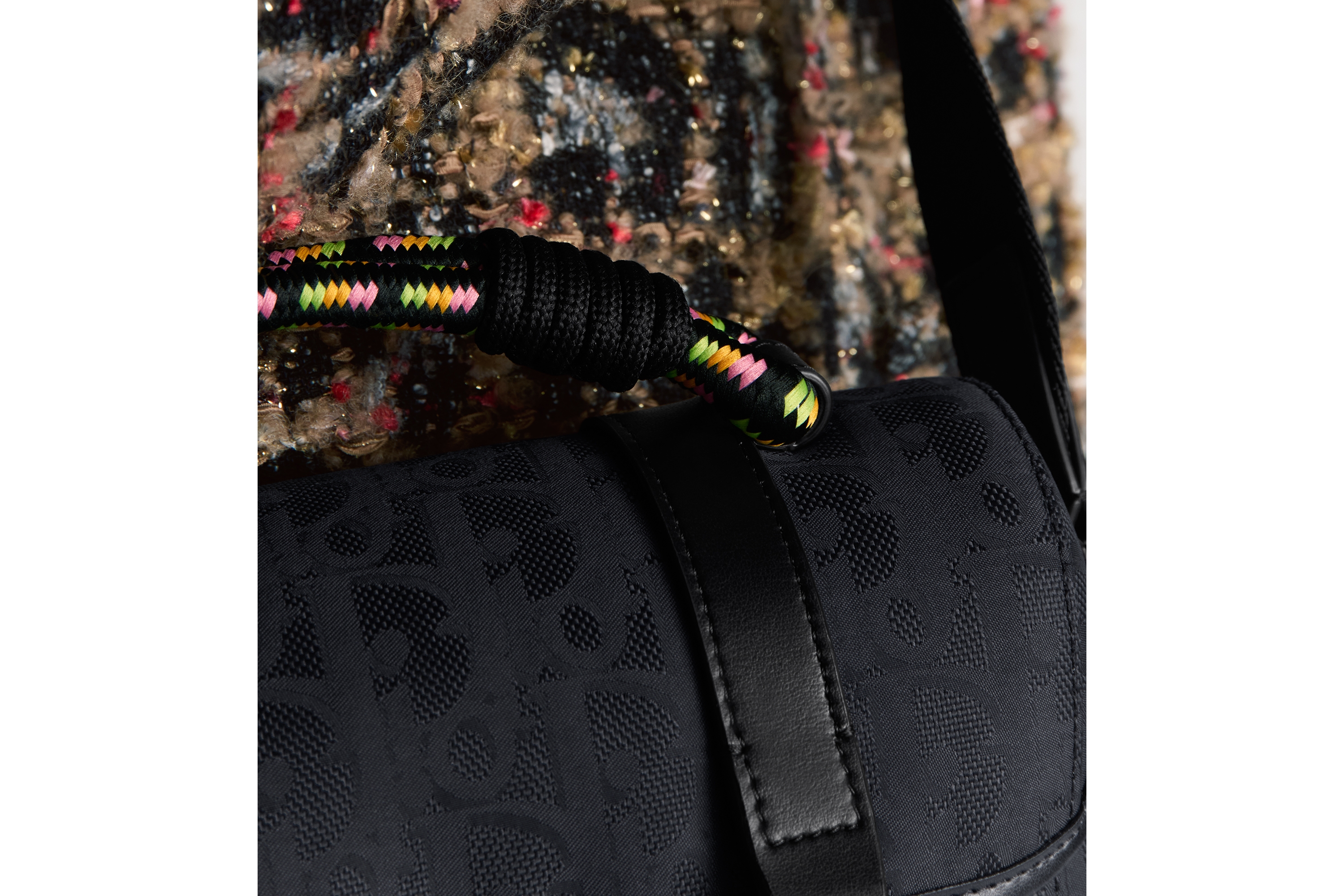 look_image_alt_prefix DIOR AND LEWIS HAMILTON Dior Hit The Road-schoudertas met flap Zwart nylon met Dior Oblique-motief en zwarte technische stof met leereffect E20