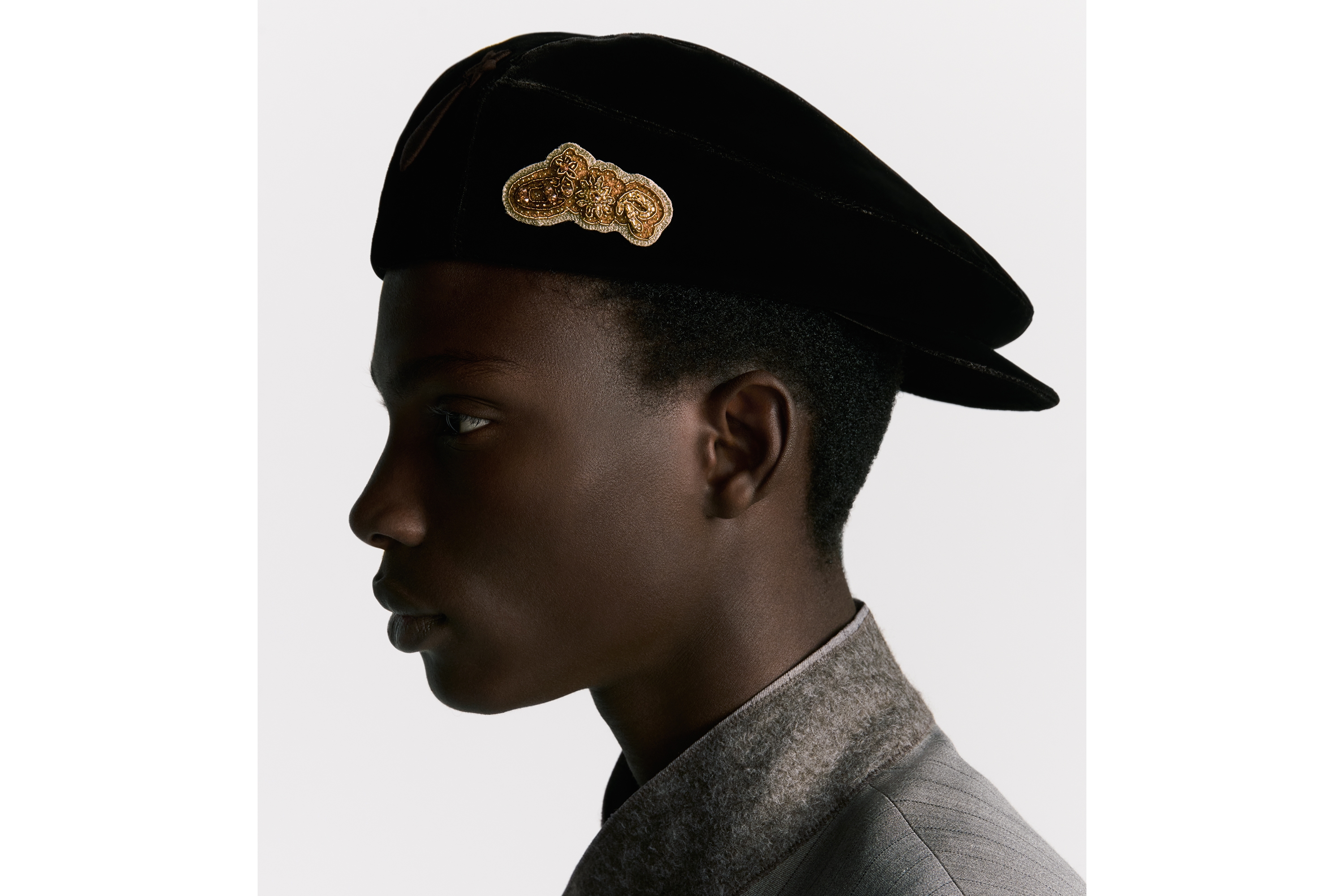 Look DIOR AND LEWIS HAMILTON Flat Cap Brown Velvet E27