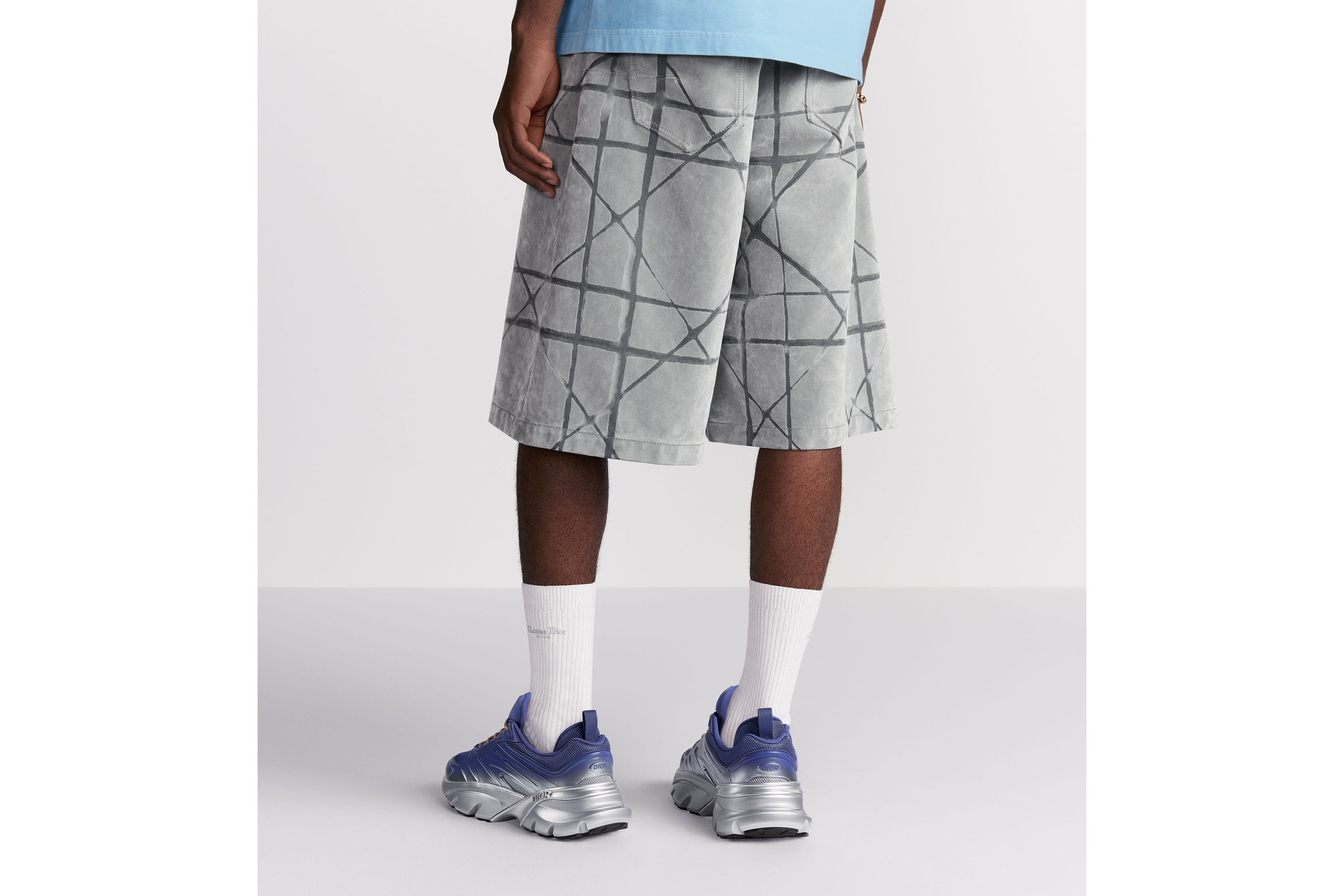 Look DIOR AND LEWIS HAMILTON Bermuda Shorts Gray Flocked Cotton-Blend Twill E15