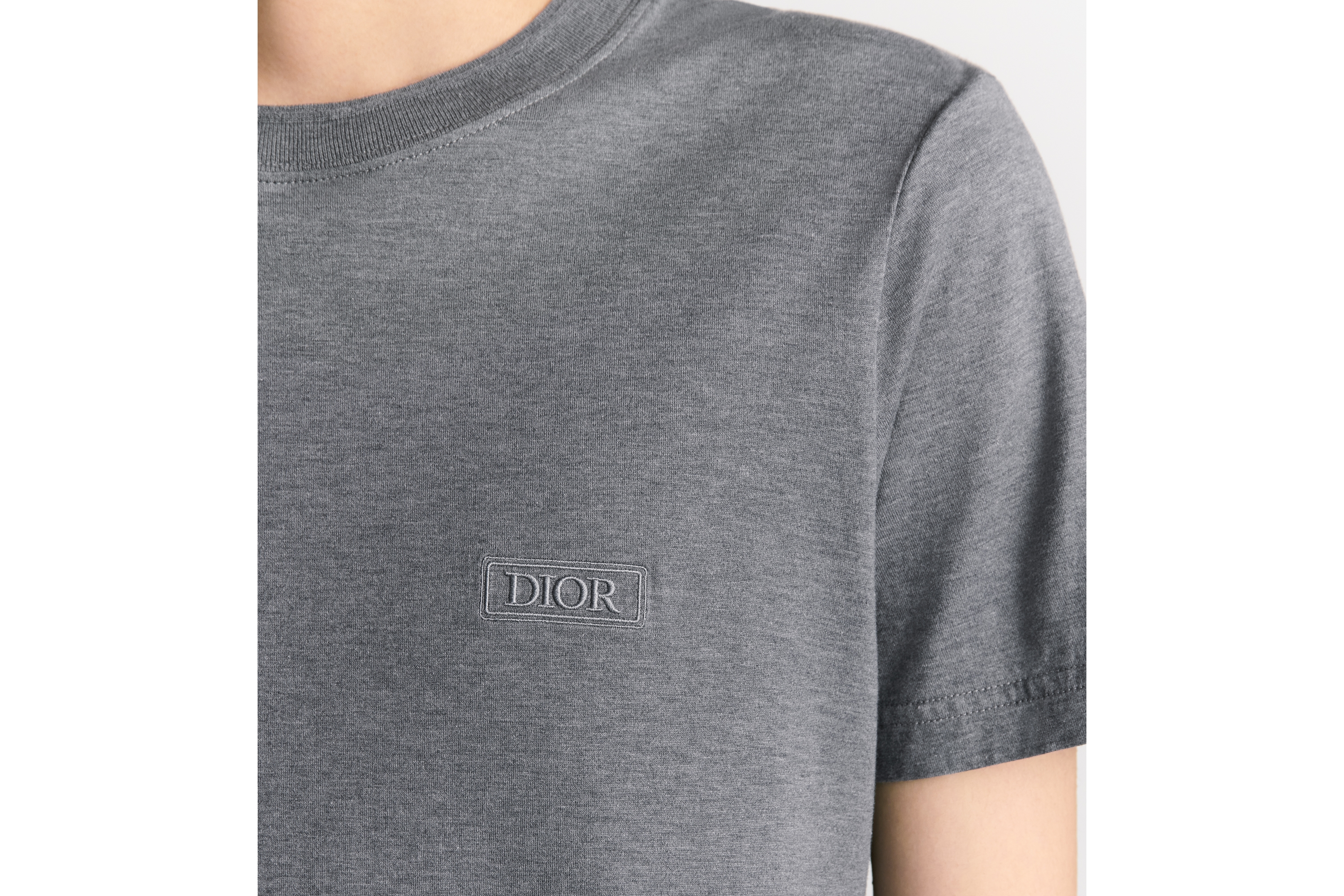 look_image_alt_prefix Dior Icons T-Shirt, Regular Fit Jersey aus Sea-Island-Baumwolle in Grau E10