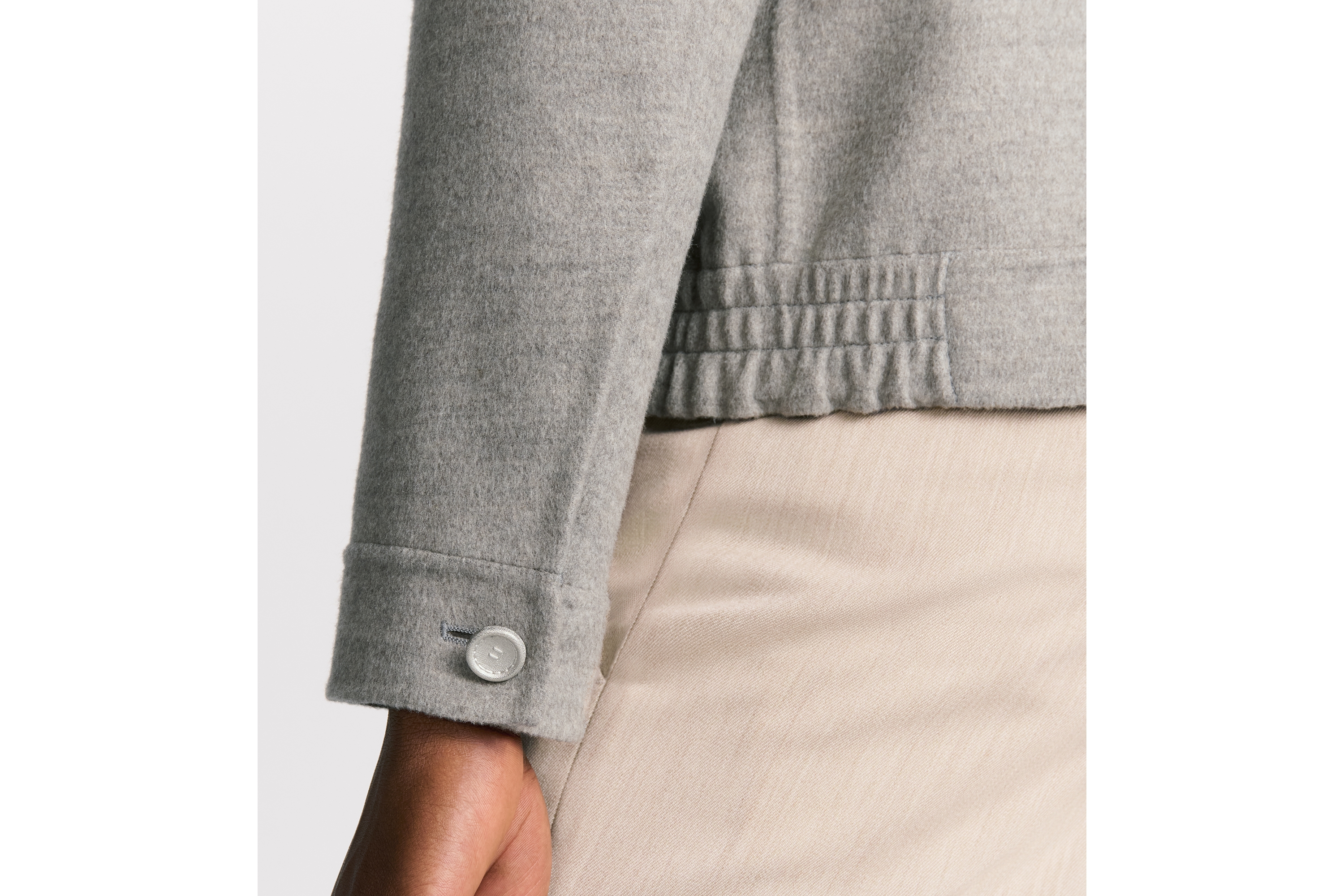 Look Veste workwear Dior Icons Drap double face de laine vierge, cachemire et soie beiges E04