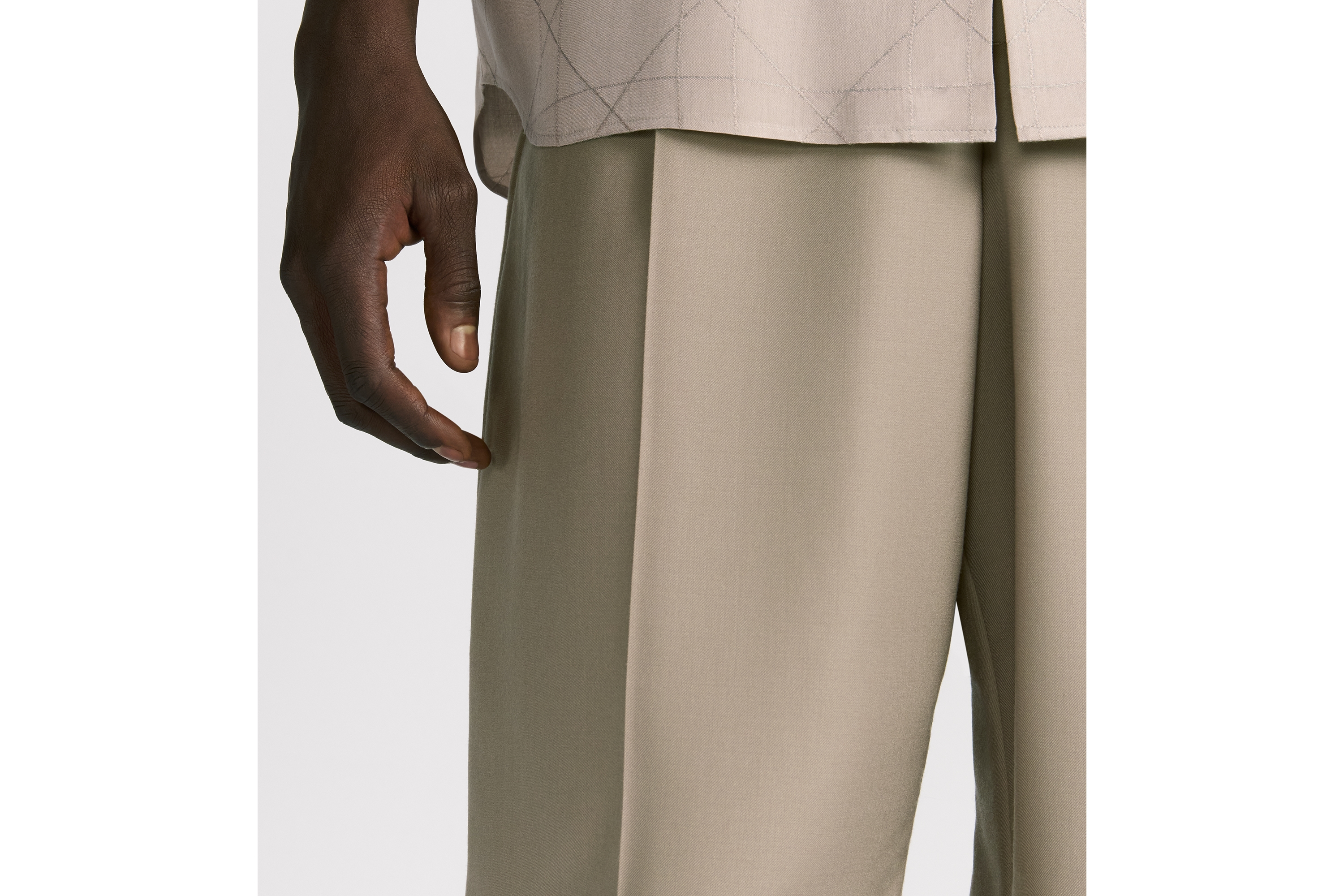 look_image_alt_prefix Dior Icons 루즈 팬츠 베이지 울 캐시미어 트윌 E16