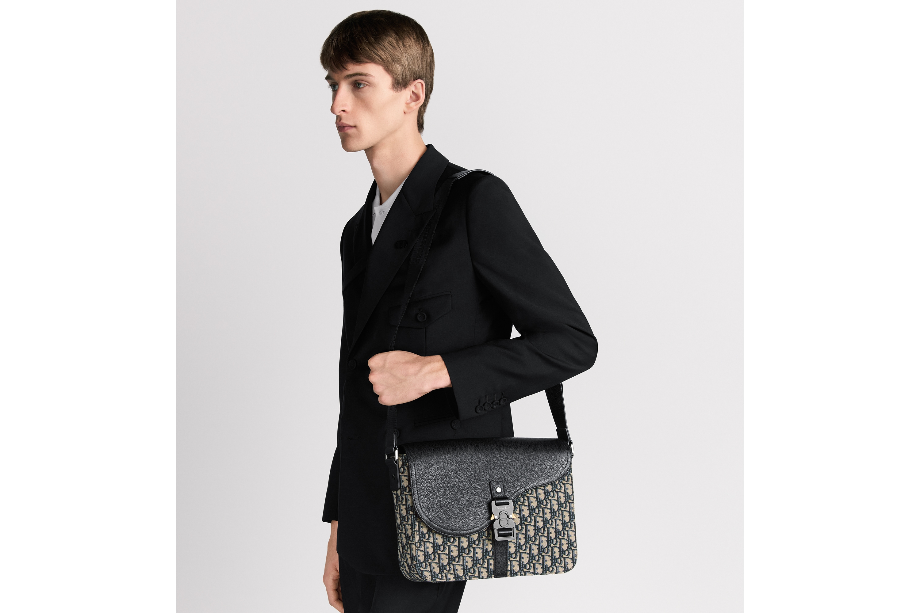 look_image_alt_prefix Middelgrote Saddle-schoudertas met flap Beige en zwarte Dior Oblique-jacquard met zwart generfd kalfsleer E19