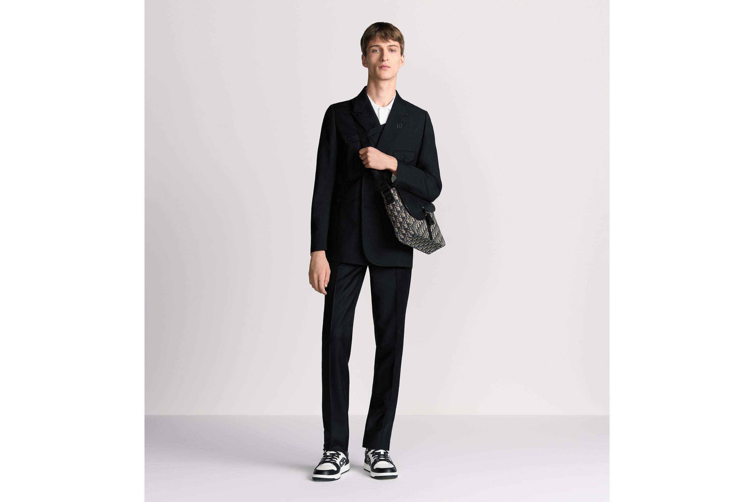 look_image_alt_prefix Middelgrote Saddle-schoudertas met flap Beige en zwarte Dior Oblique-jacquard met zwart generfd kalfsleer E21