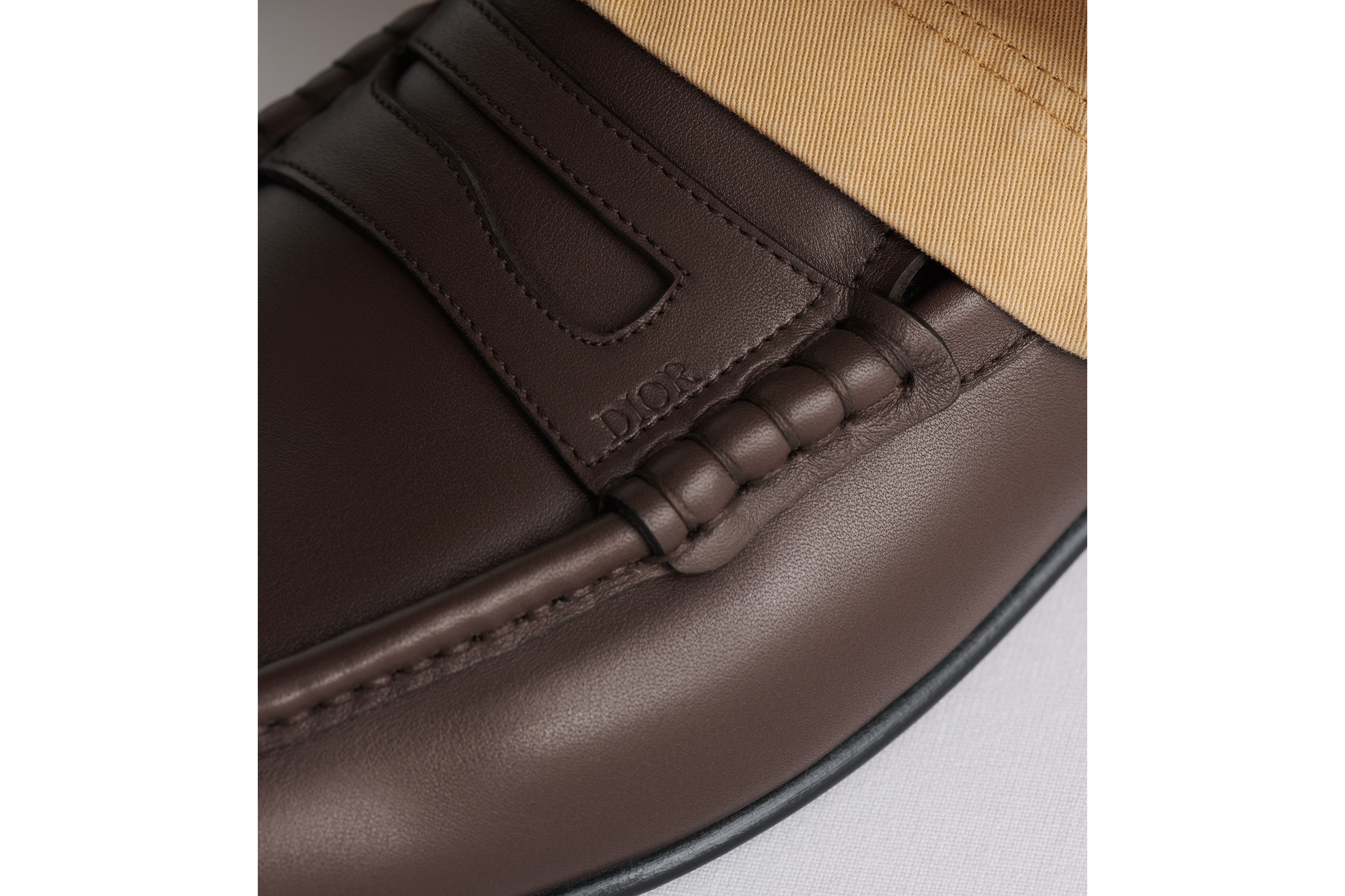 look_image_alt_prefix Loafer Dior Granville Flex Couro de vitelo liso marrom-escuro E24
