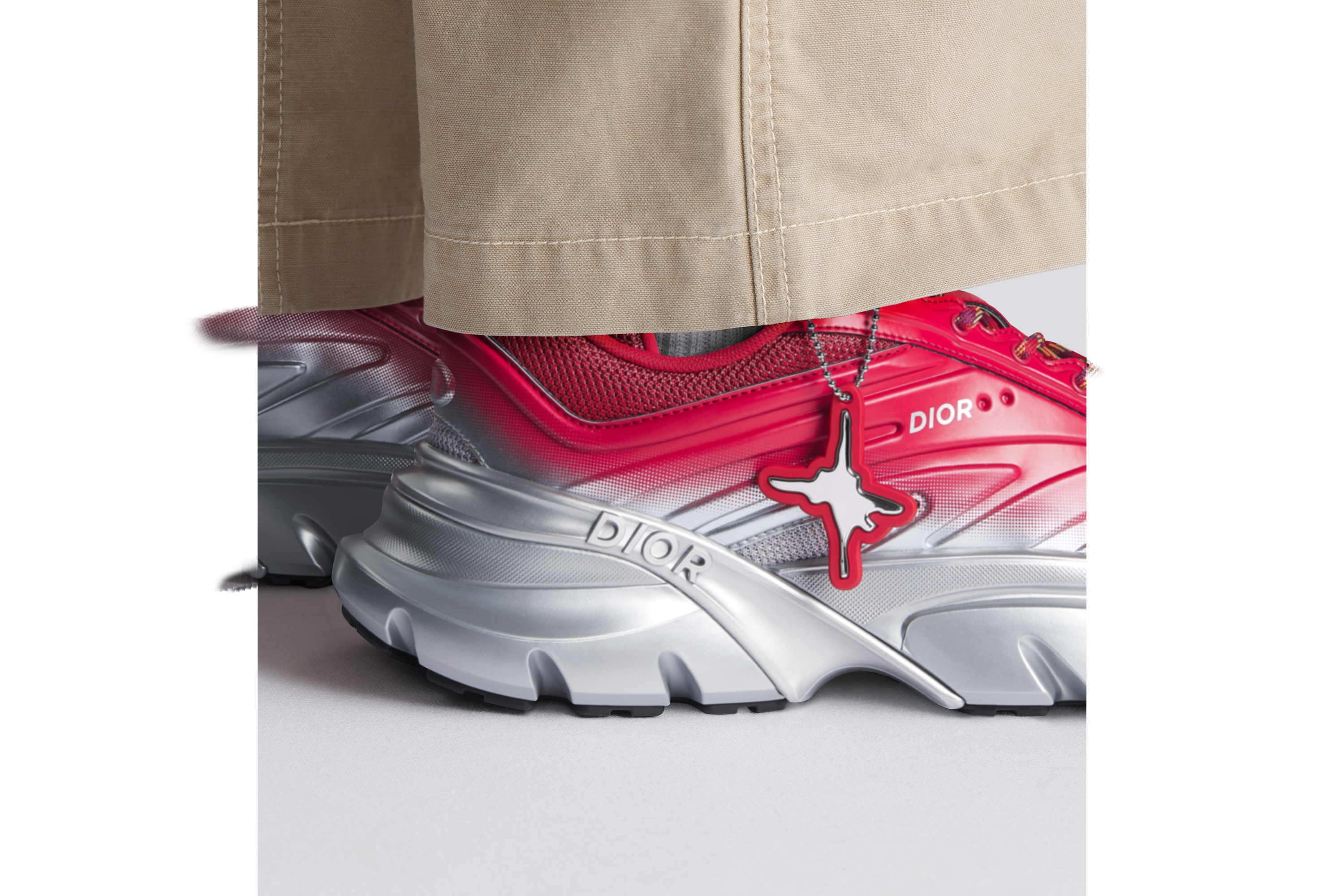 Look DIOR AND LEWIS HAMILTON B44 Blade Sneaker – LIMITED AND NUMBERED EDITION Gradient Red and Silver-Tone Mesh with Gradient Red and Silver-Tone Technical Fabric E24