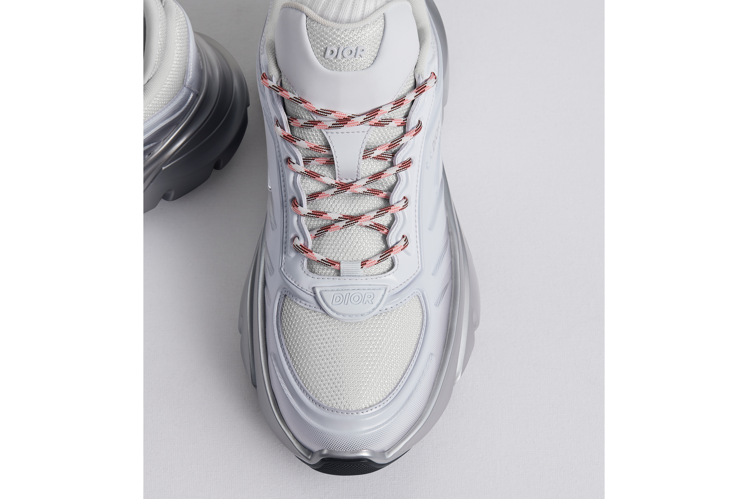 Look DIOR AND LEWIS HAMILTON B44 Blade Sneaker – LIMITED AND NUMBERED EDITION Gradient White and Silver-Tone Mesh with Gradient White and Silver-Tone Technical Fabric E24