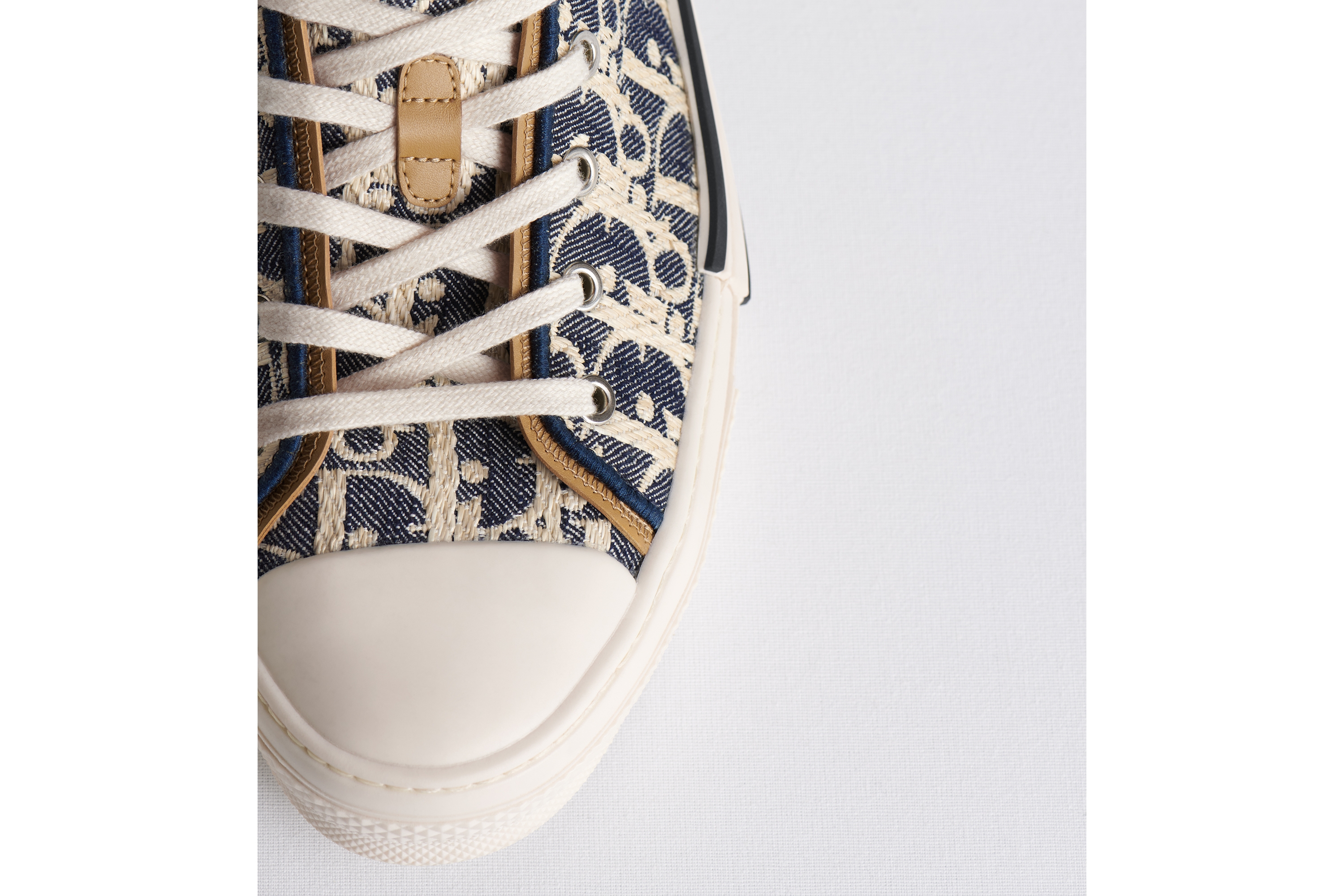B23 League Low-Top Sneaker