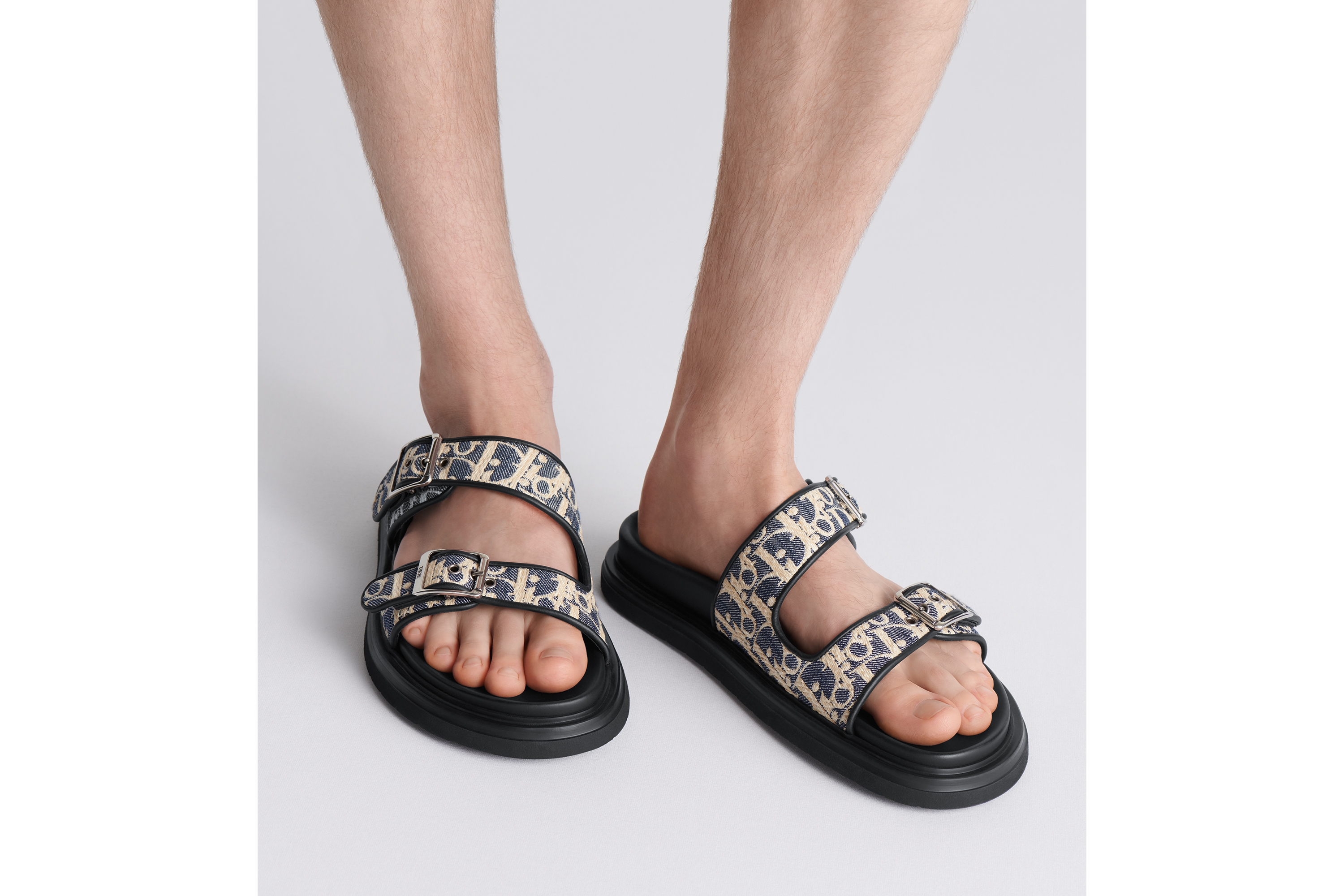 Look Dior Aqua Sandal Blue and Beige Raffia-Effect Dior Oblique Denim E23