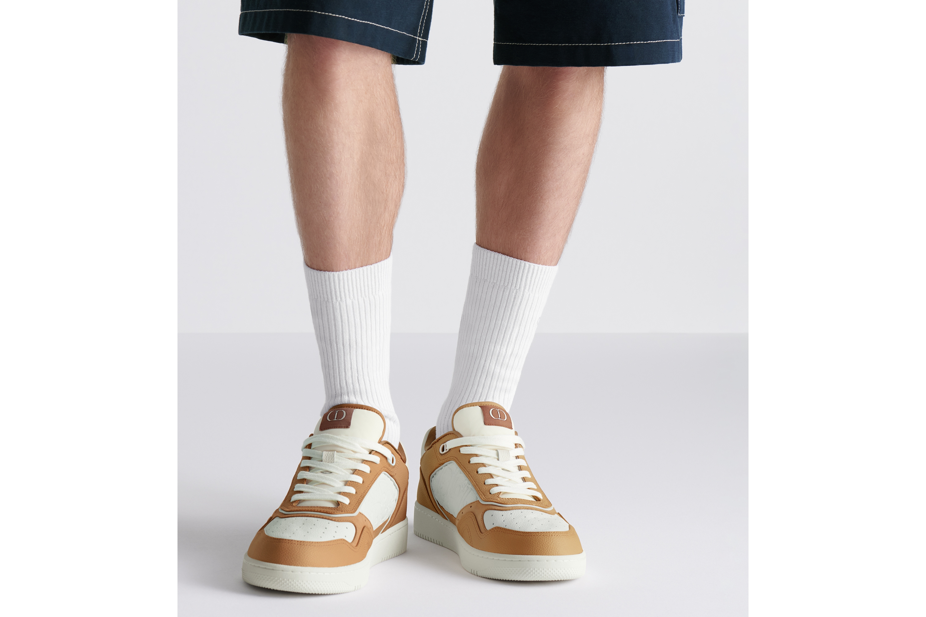 Look B27 Uptown Low-Top Sneaker Cognac and White Grained Calfskin with White Dior Gravity Leather E23