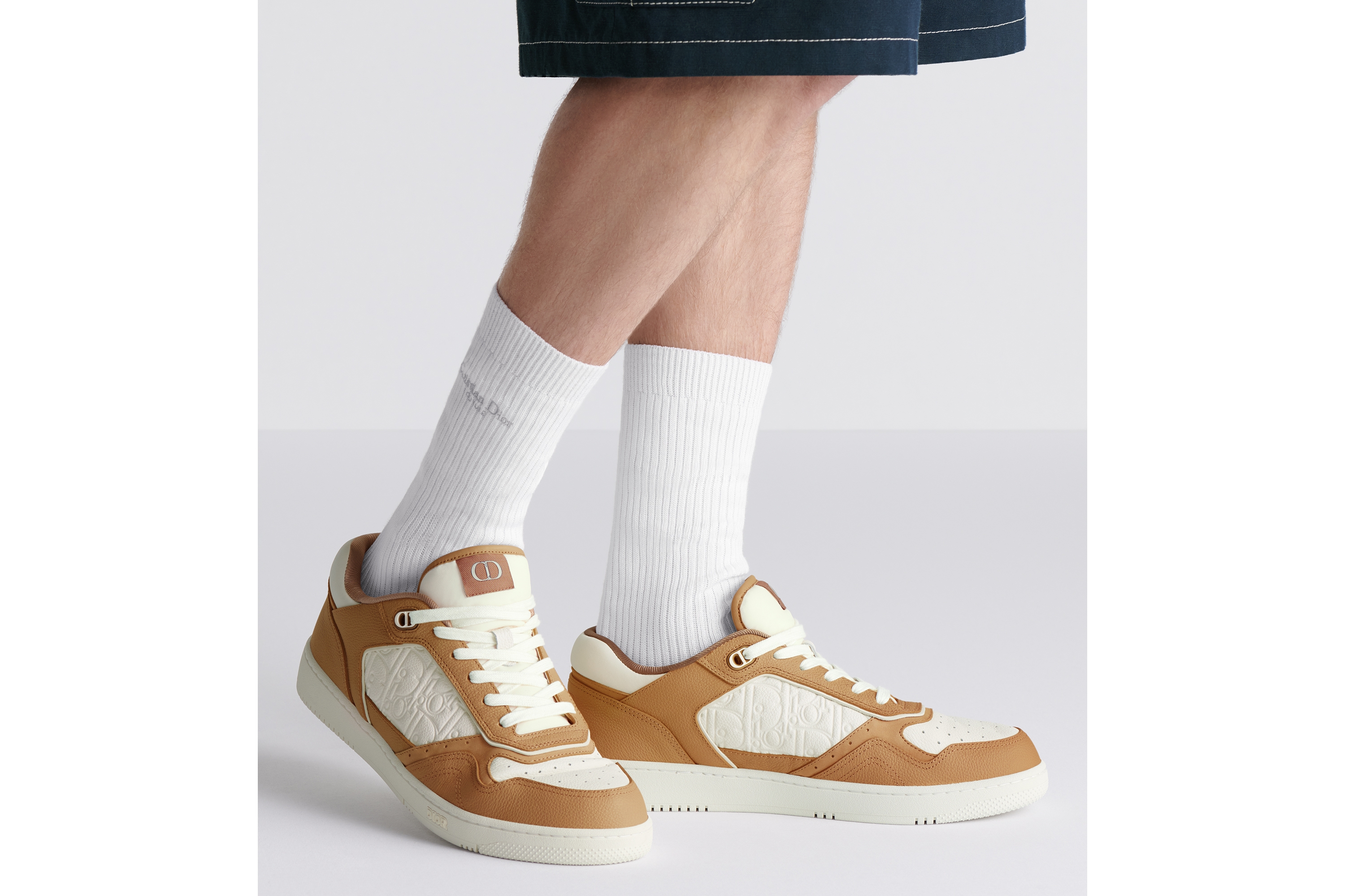Look B27 Uptown Low-Top Sneaker Cognac and White Grained Calfskin with White Dior Gravity Leather E24