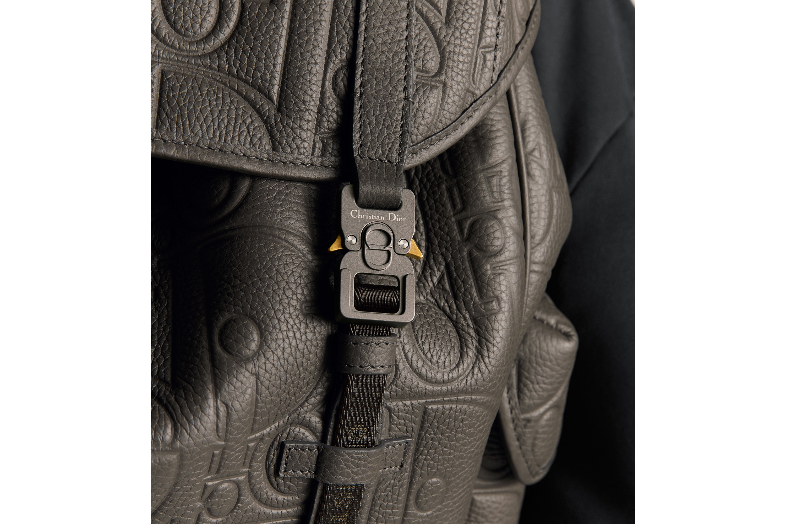 Look Dior Hit the Road Backpack with Flap Gray Dior Gravity Leather and Gray Grained Calfskin E20