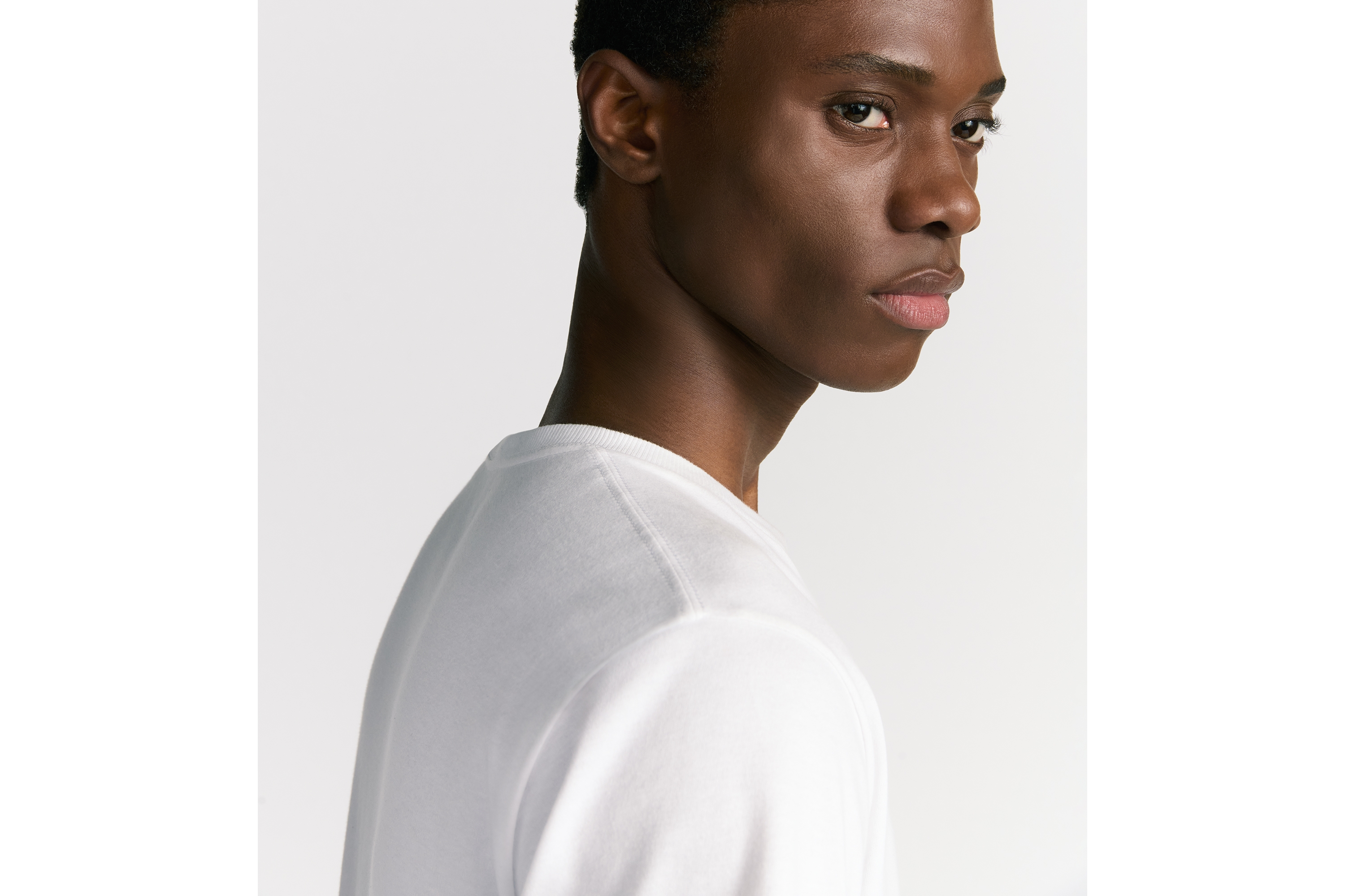 Look CD Icon T-Shirt, Fitted Silhouette White Cotton Jersey E10