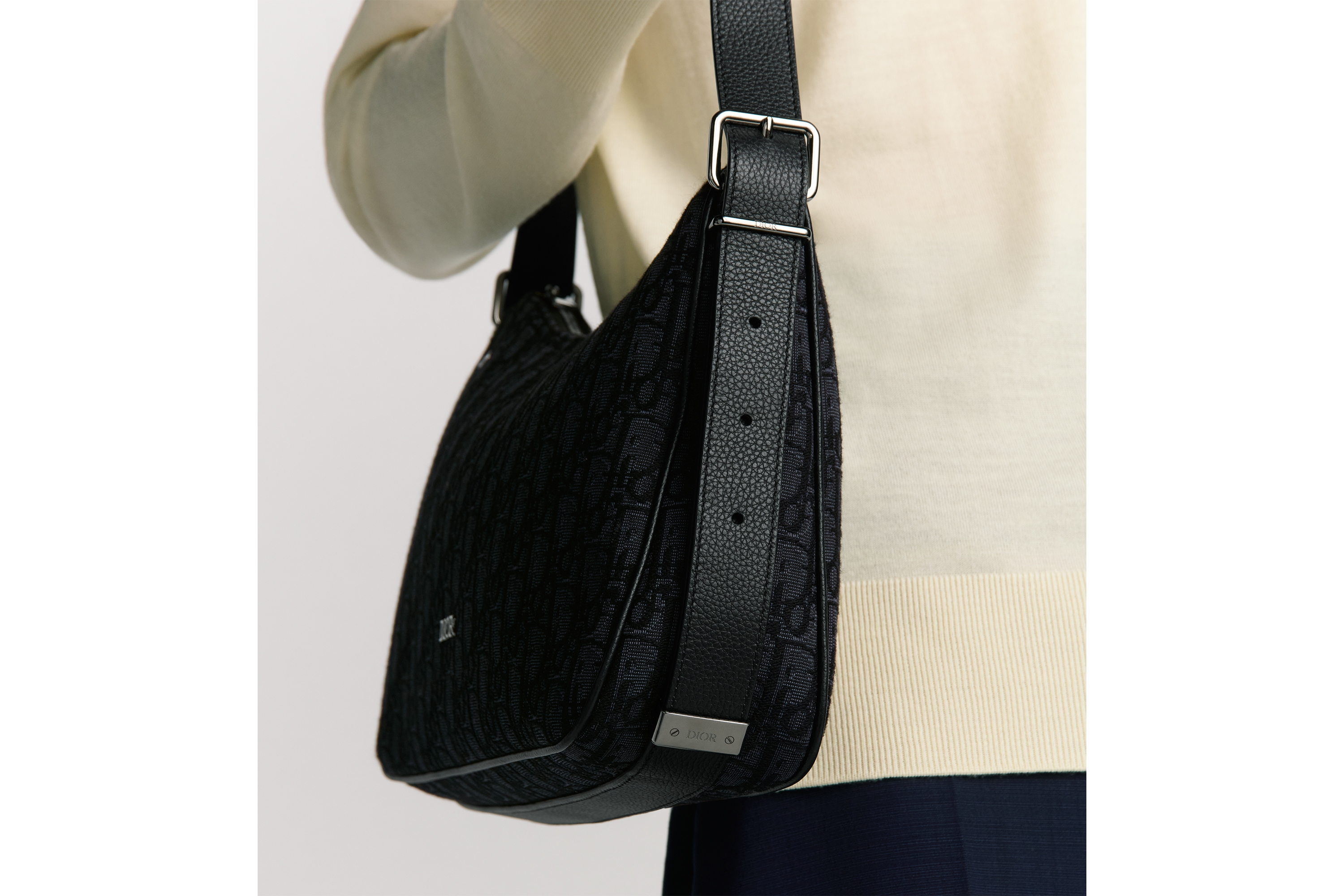 look_image_alt_prefix Middelgrote Dior Slider-hobotas met rits Zwarte Dior Oblique-jacquard E20