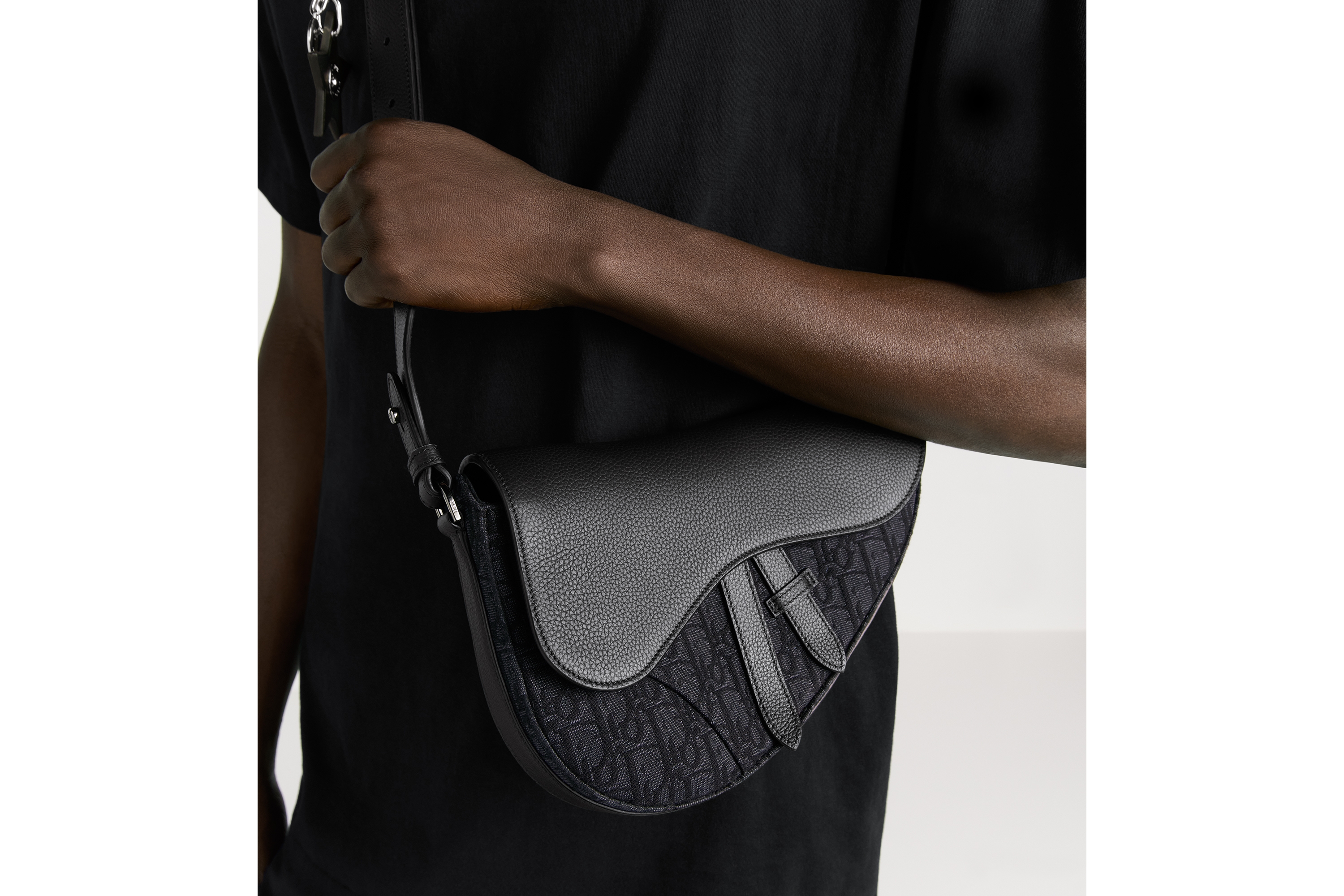 Look Saddle Bag Black Dior Oblique Jacquard and Black Grained Calfskin E20