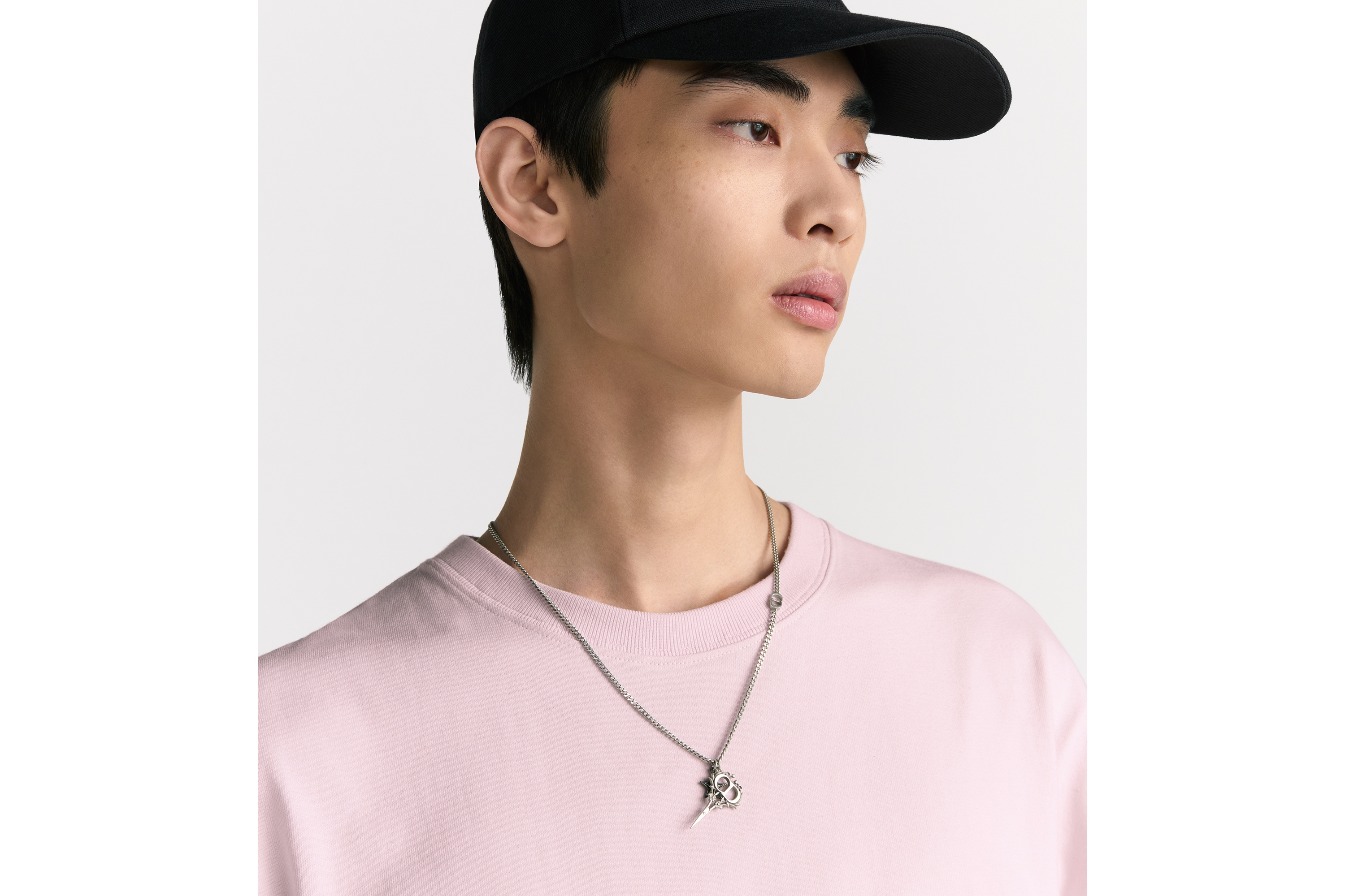 Dior Black Star ペンダント ネックレス 真鍮 E39