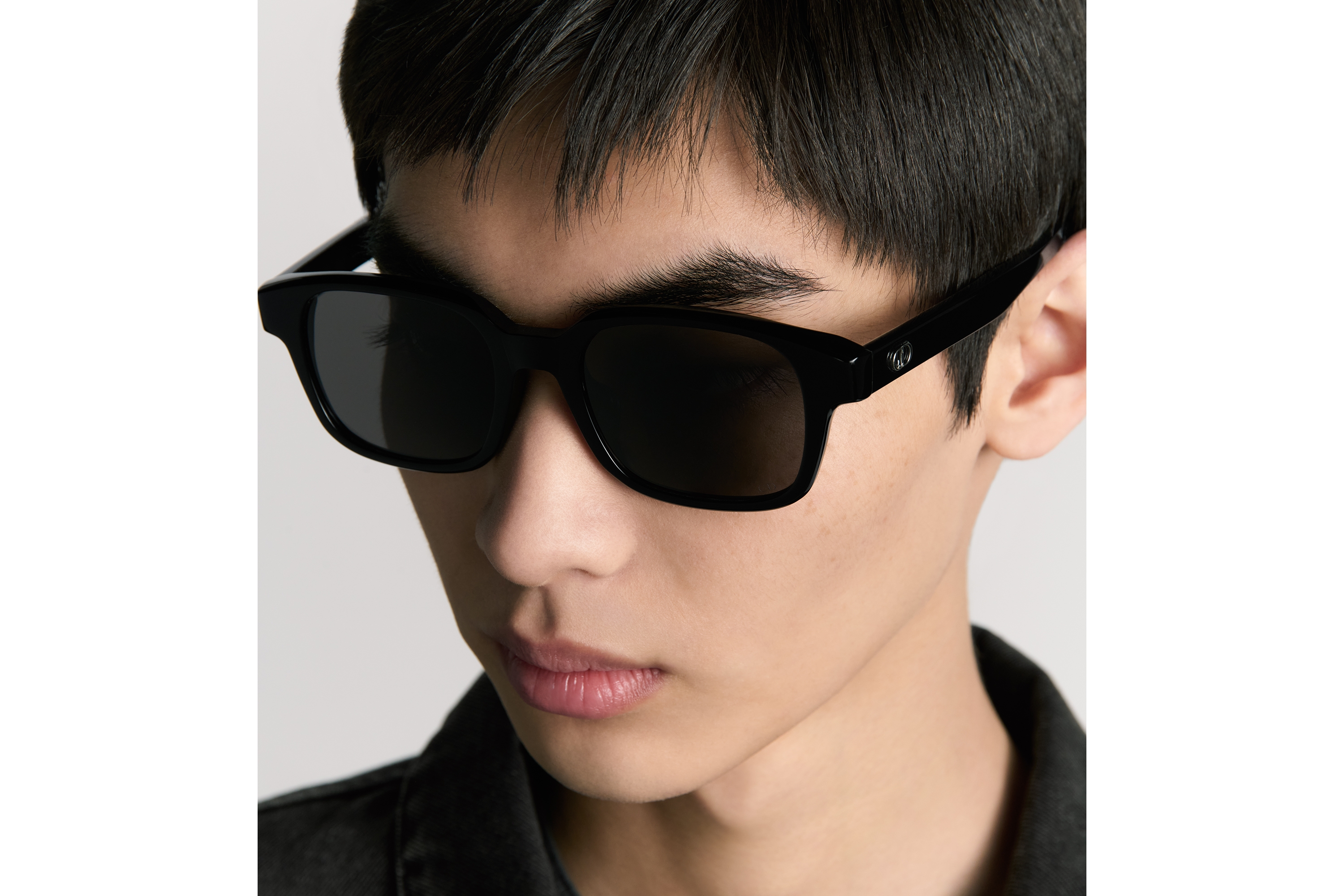 CD Icon S4F แว่นตากันแดดทรงสี่เหลี่ยมสีดํา E29