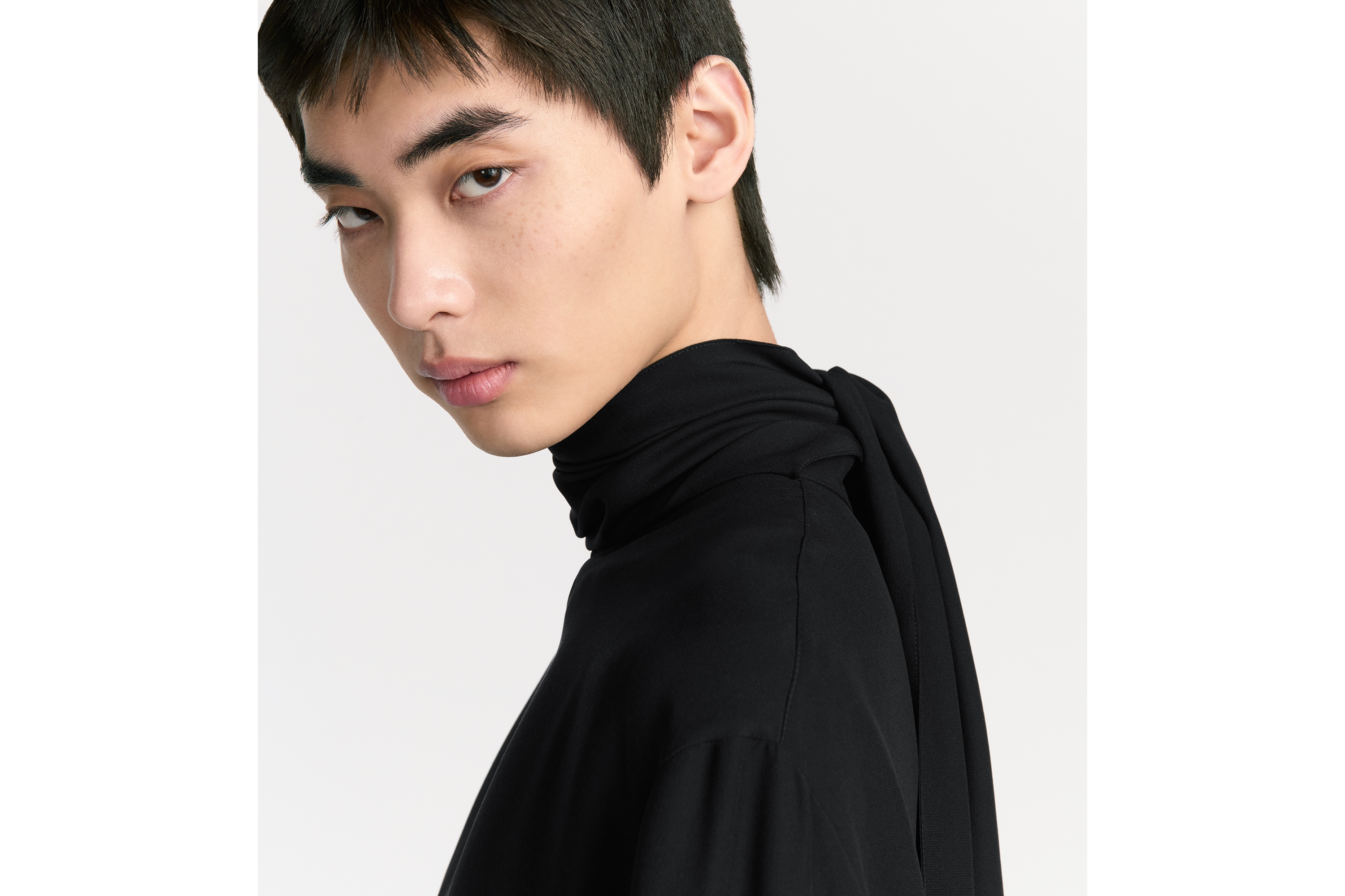 Shirt with Ascot on the Back