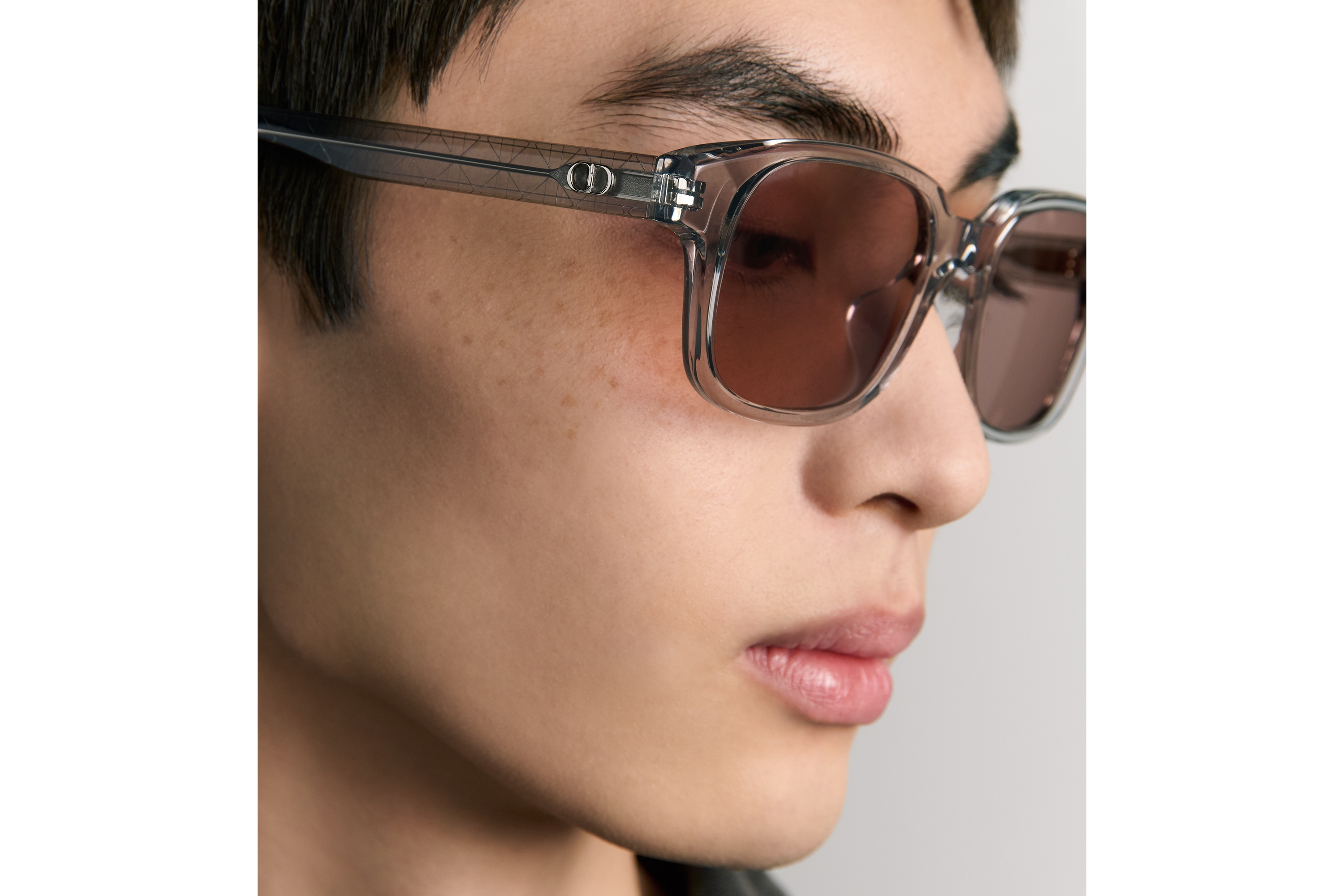 CD Icon S4F แว่นกันแดดทรงสี่เหลี่ยมจัตุรัสสีเทาใส E30