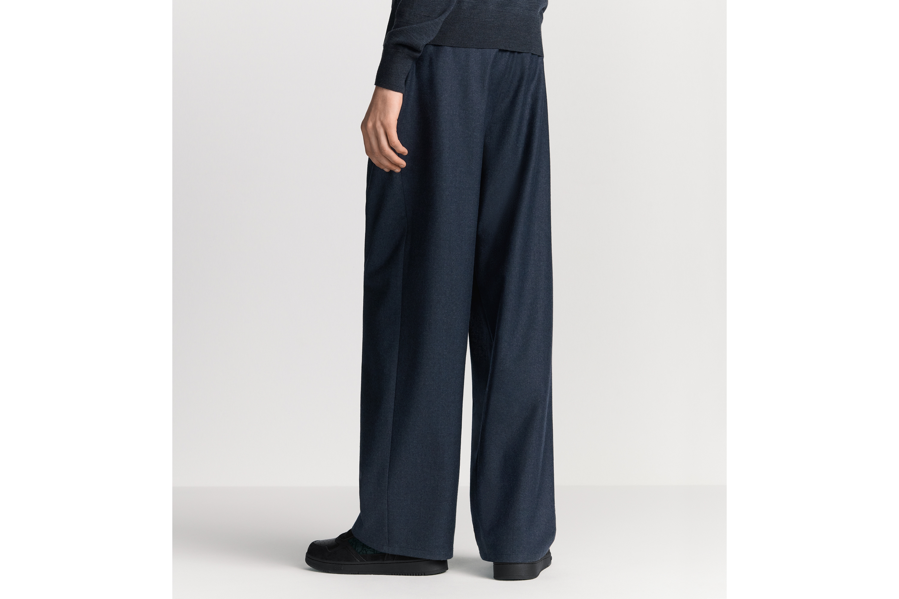 กางเกงขายาวทรงพลิ้ว ผ้าสักหลาดวูลเวอร์จินสีน้ำเงิน E15