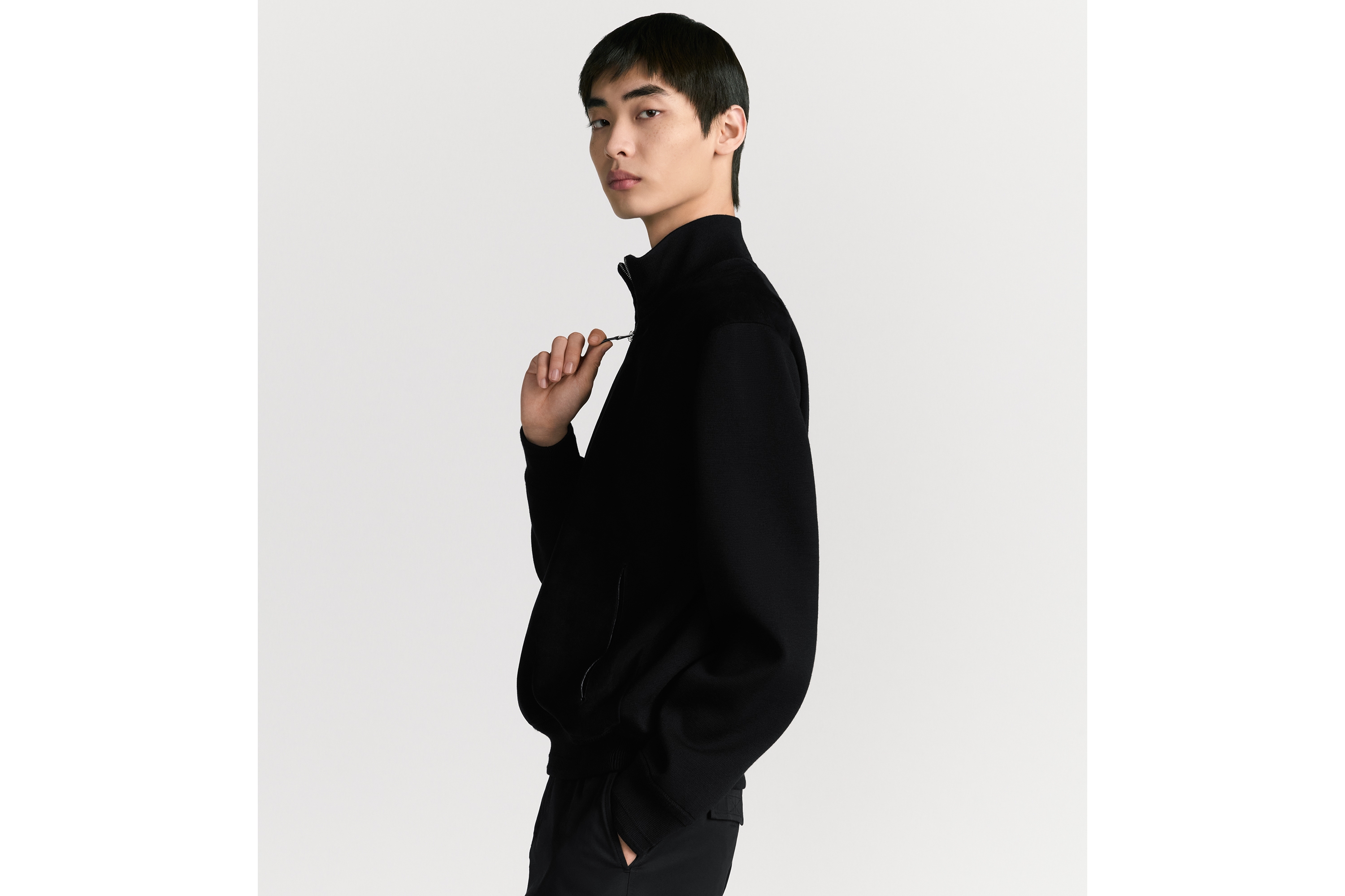 look_image_alt_prefix Dior Icons 스웨터 블랙 버진 울 푼토 밀라노 니트 E01